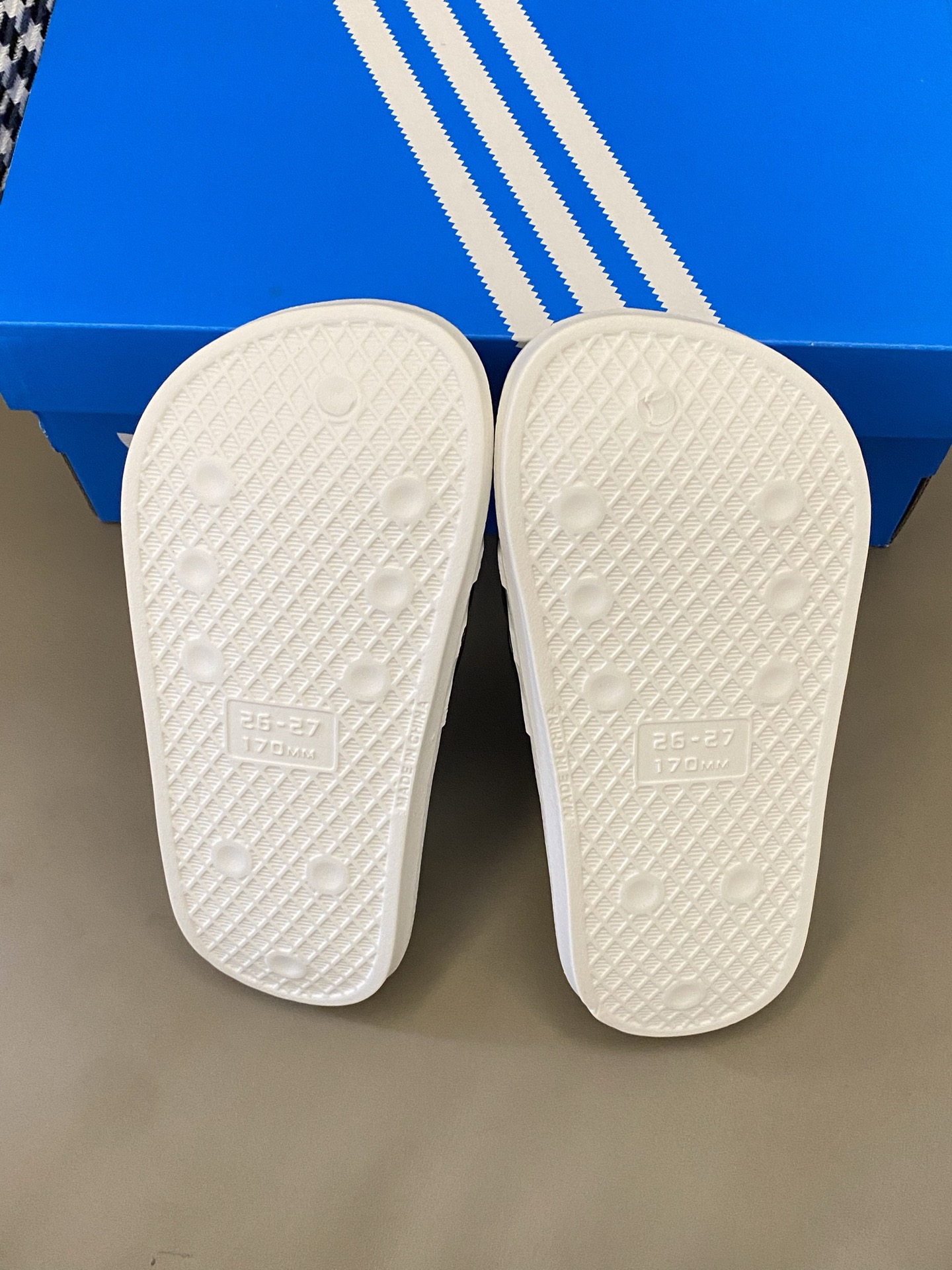 图片[9]-原图直出🌟 AD的设计师真的好会设计好可爱好喜欢😻包头设计防撞防踢保护宝贝脚趾🥰鞋底防滑耐磨✔️这款拖鞋既能溯溪踩水💦还不会发臭颜值也杠杠的~-选品中心