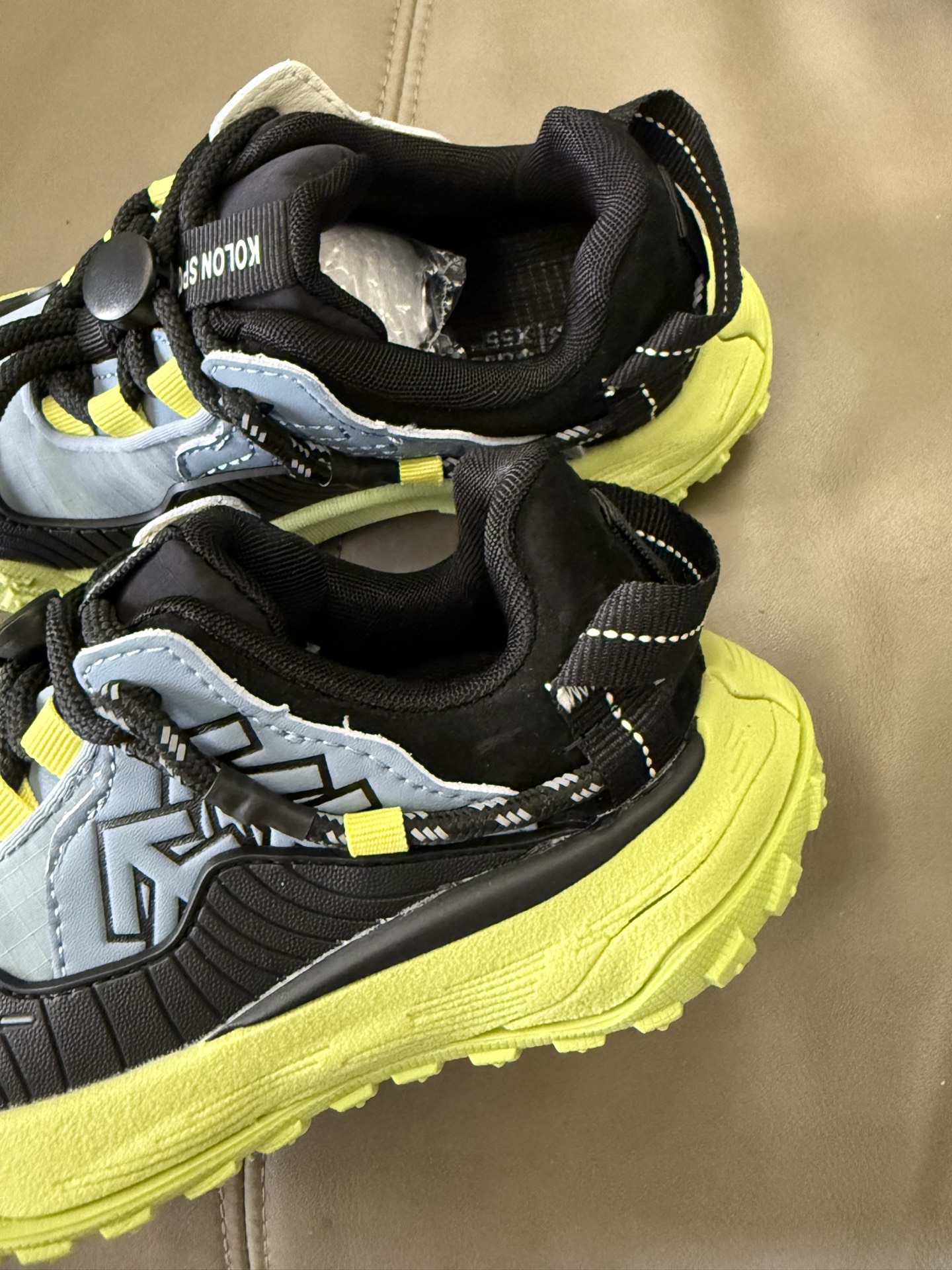 图片[5]-纯实拍👏🏻👏🏻👏🏻 实名安利这双可隆Mega童鞋！真的太好穿了！👍 ✅ 超轻鞋身，孩子跑跳无负担 ✅ 强力防滑，雨天也不怕打滑 ✅ 透气网面，奔跑一天小脚丫也干爽 解放双脚，从选对一双好鞋开始！宝妈们快冲！ #宝妈必备 #好物分享 #童鞋种草-选品中心