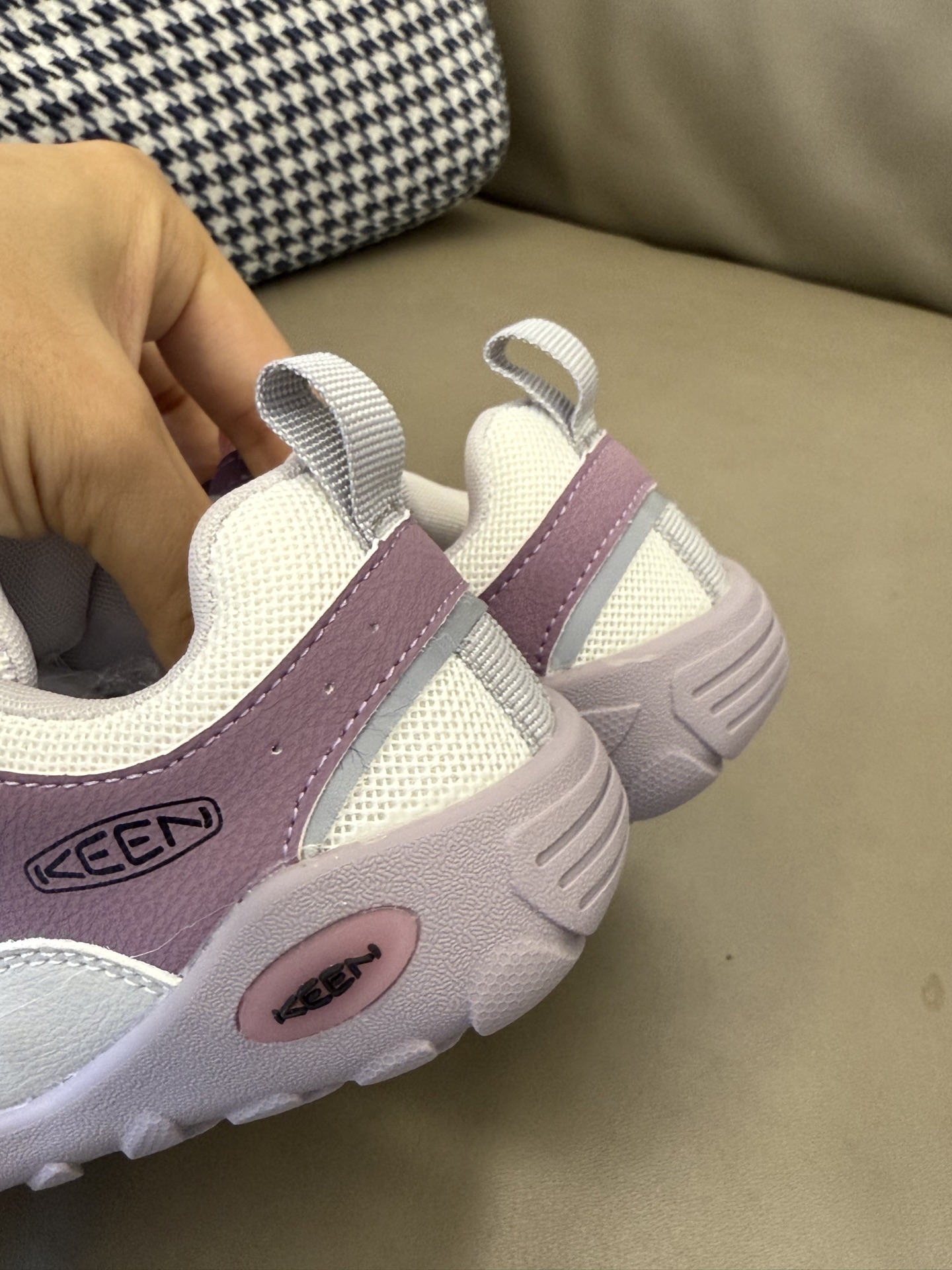 图片[4]-👟 实测3个月良心推荐！ Keen松紧扣童鞋成为遛娃神器 👉 鞋头防撞设计（熊娃踢石头不心疼） 👉 排水速干内衬（踩水坑后半小时恢复干爽） 雨天/山地/碎石路全地形通关！ #带娃出行必备 #育儿好物-选品中心