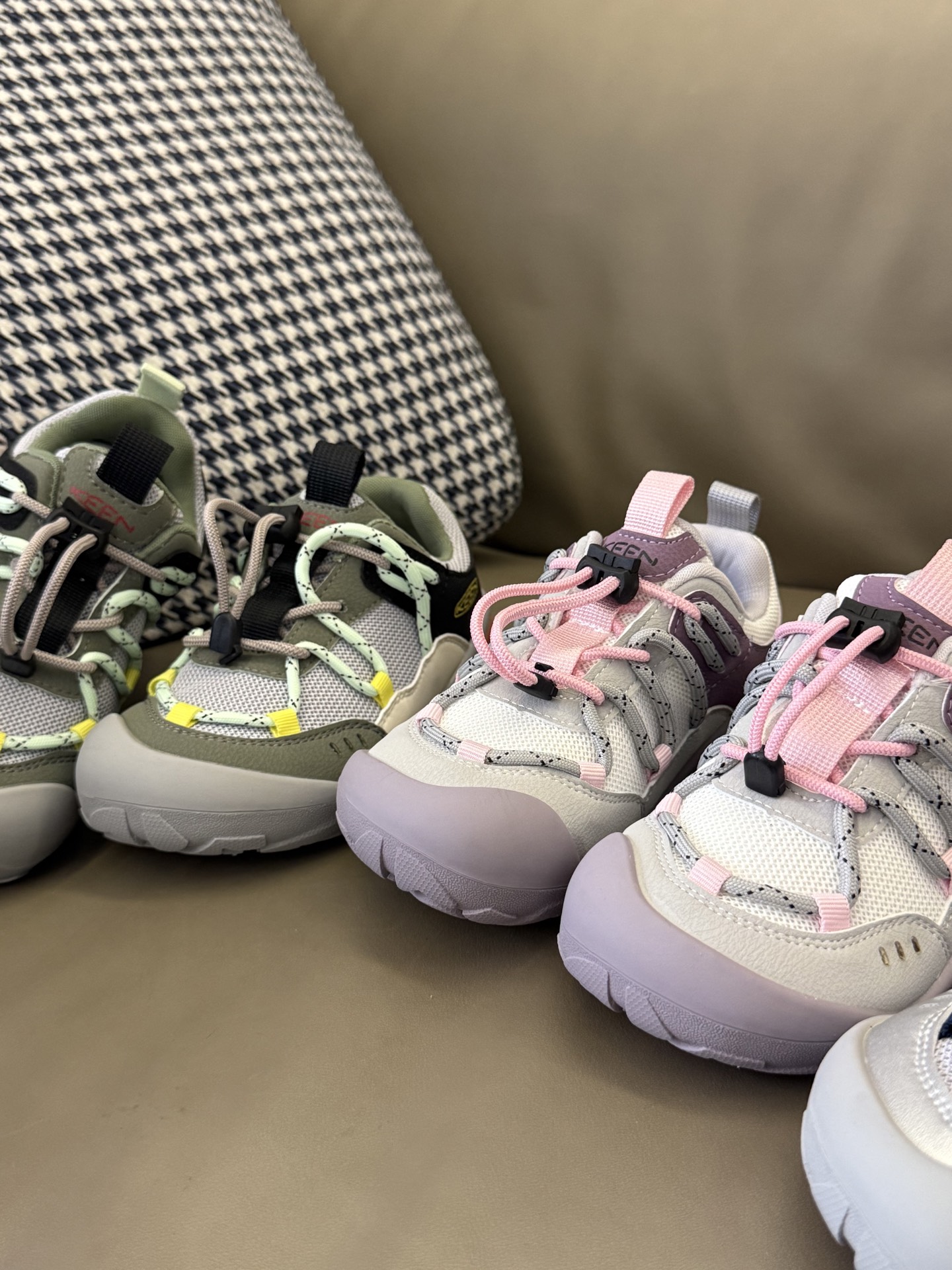 图片[7]-👟 实测3个月良心推荐！ Keen松紧扣童鞋成为遛娃神器 👉 鞋头防撞设计（熊娃踢石头不心疼） 👉 排水速干内衬（踩水坑后半小时恢复干爽） 雨天/山地/碎石路全地形通关！ #带娃出行必备 #育儿好物-选品中心