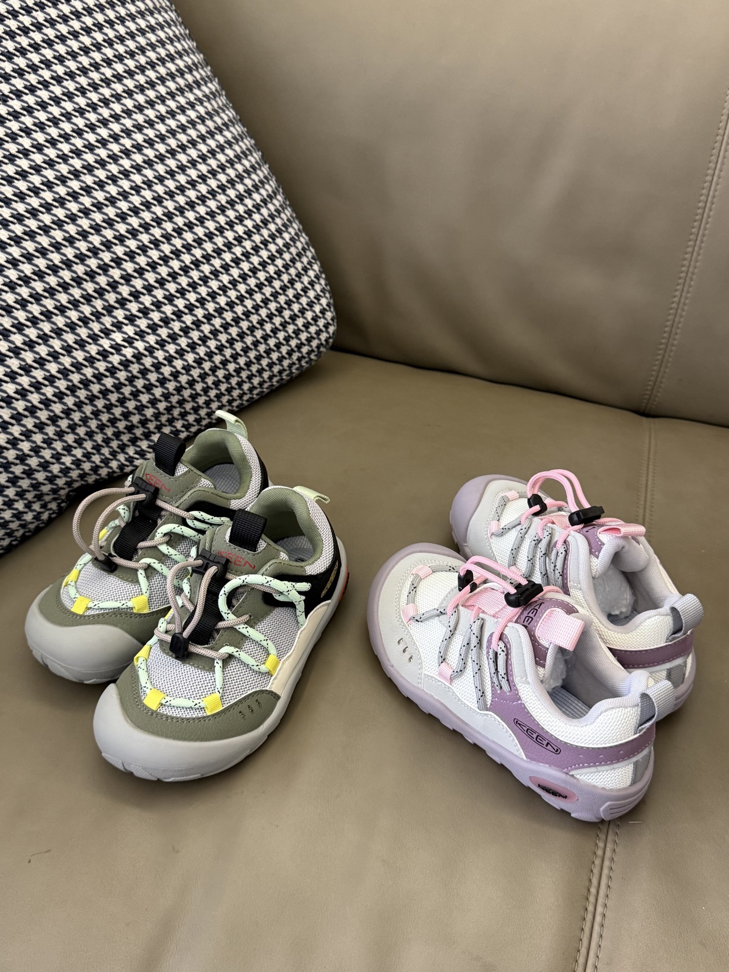 图片[6]-👟 实测3个月良心推荐！ Keen松紧扣童鞋成为遛娃神器 👉 鞋头防撞设计（熊娃踢石头不心疼） 👉 排水速干内衬（踩水坑后半小时恢复干爽） 雨天/山地/碎石路全地形通关！ #带娃出行必备 #育儿好物-选品中心