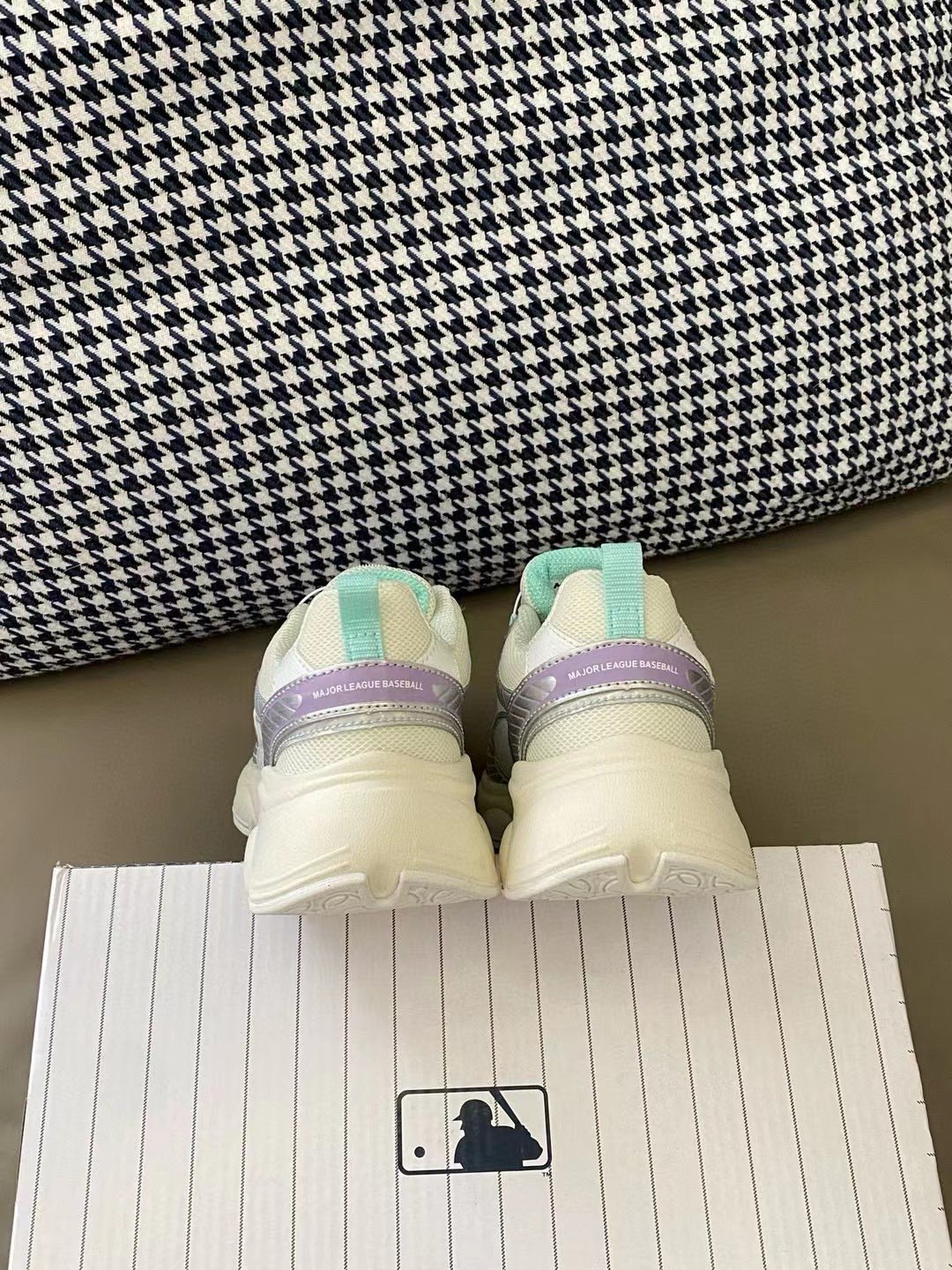 图片[7]-原图直出🌟 吹爆的MLB新款休闲鞋 这谁能拒绝啊😍 真的太香了🤭鞋面网孔设计干爽透气🌬️旋转扣方便宝贝穿脱✅鞋底防滑耐磨😇巨百搭高颜值，天天穿都不腻时尚新宠儿❗️-选品中心