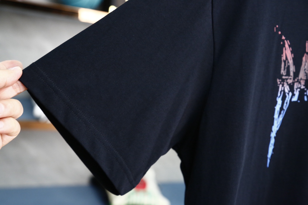 巴黎世家2024春夏新款短袖采用320克重双纱精梳棉版型上身百搭黑白两色码数S-2XL