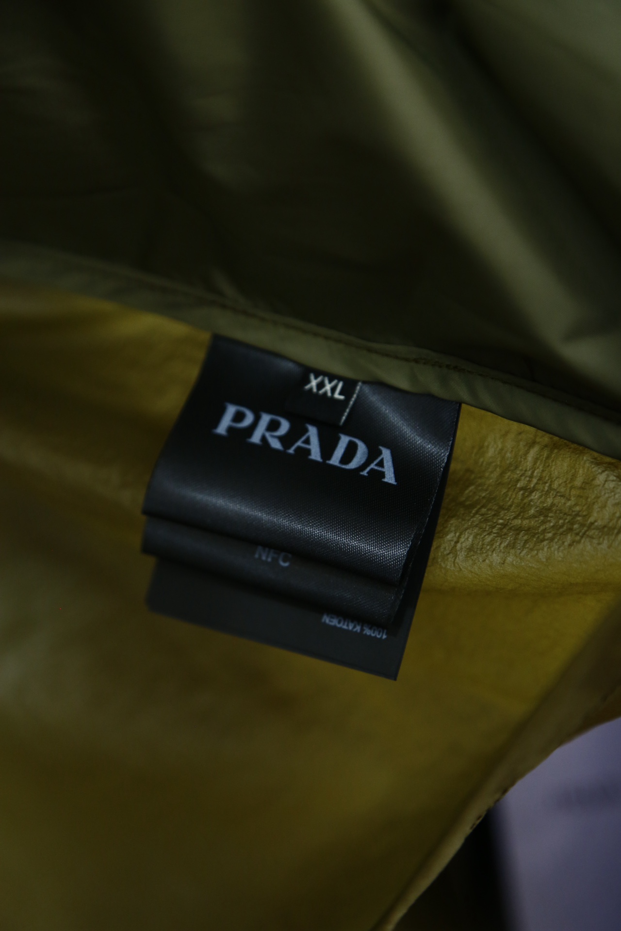 Prada-PD/24春夏新品高密度三防面料经典男士立领夹克外套此款夹克选用客供进口100%聚酯纤维成分