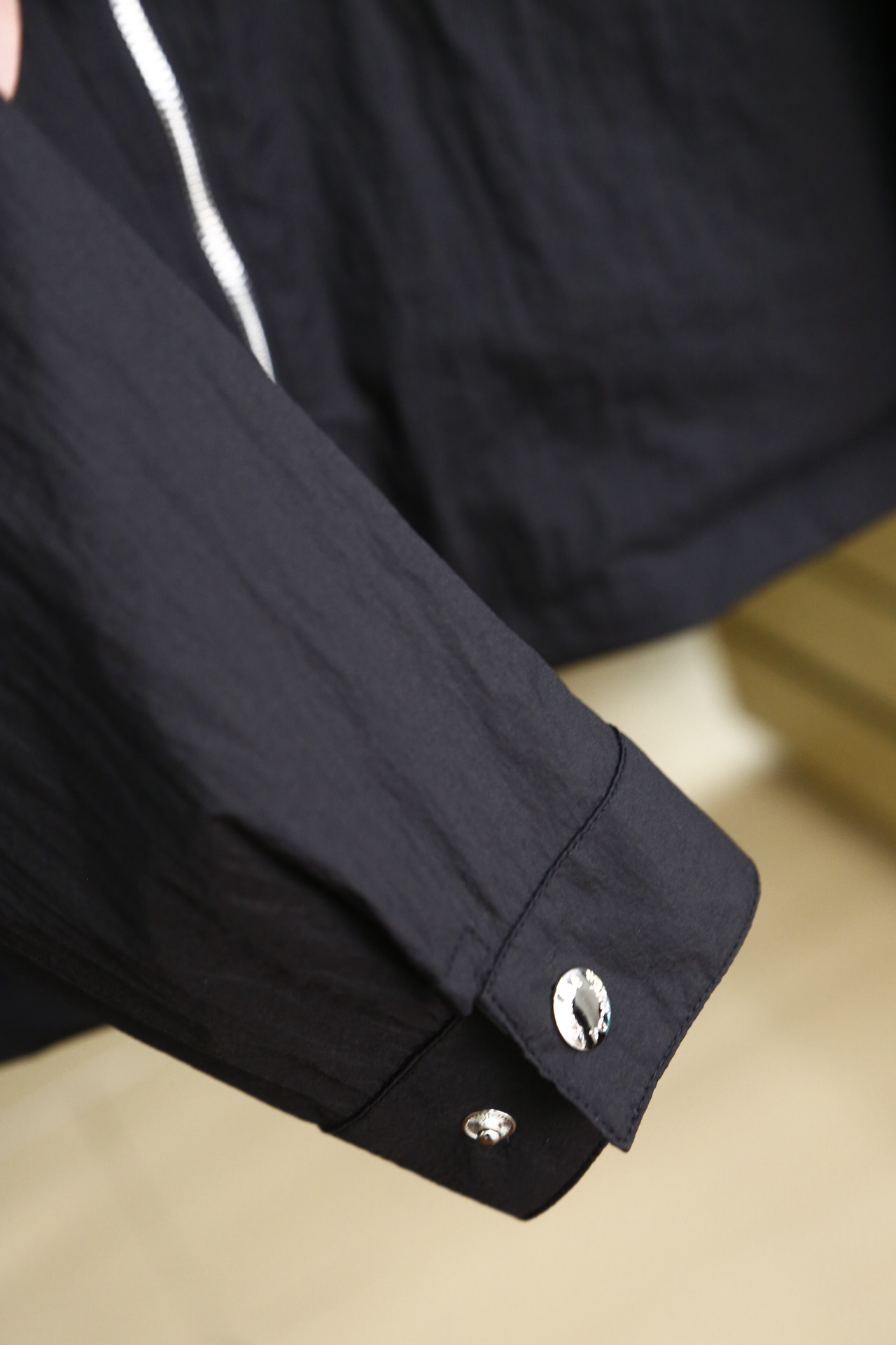 Prada-PD/24春夏新品高密度三防面料经典男士立领夹克外套此款夹克选用客供进口100%聚酯纤维成分