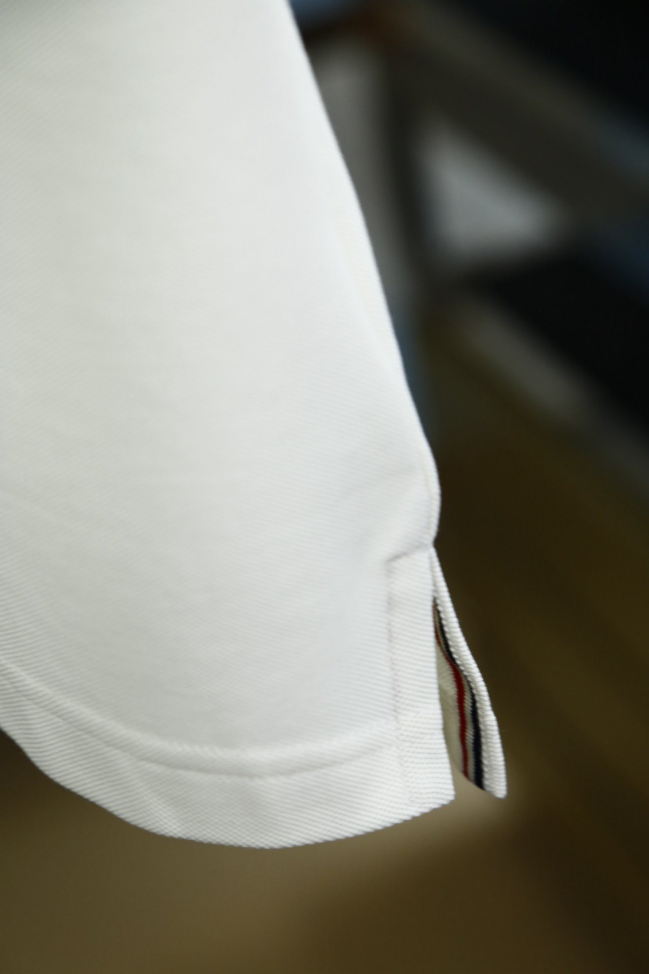 蒙口-翻领面料采用新款特定双珠地工艺水后克重270克以上做工精细工艺复杂品牌特定双G刺绣为主题领子袖口黑