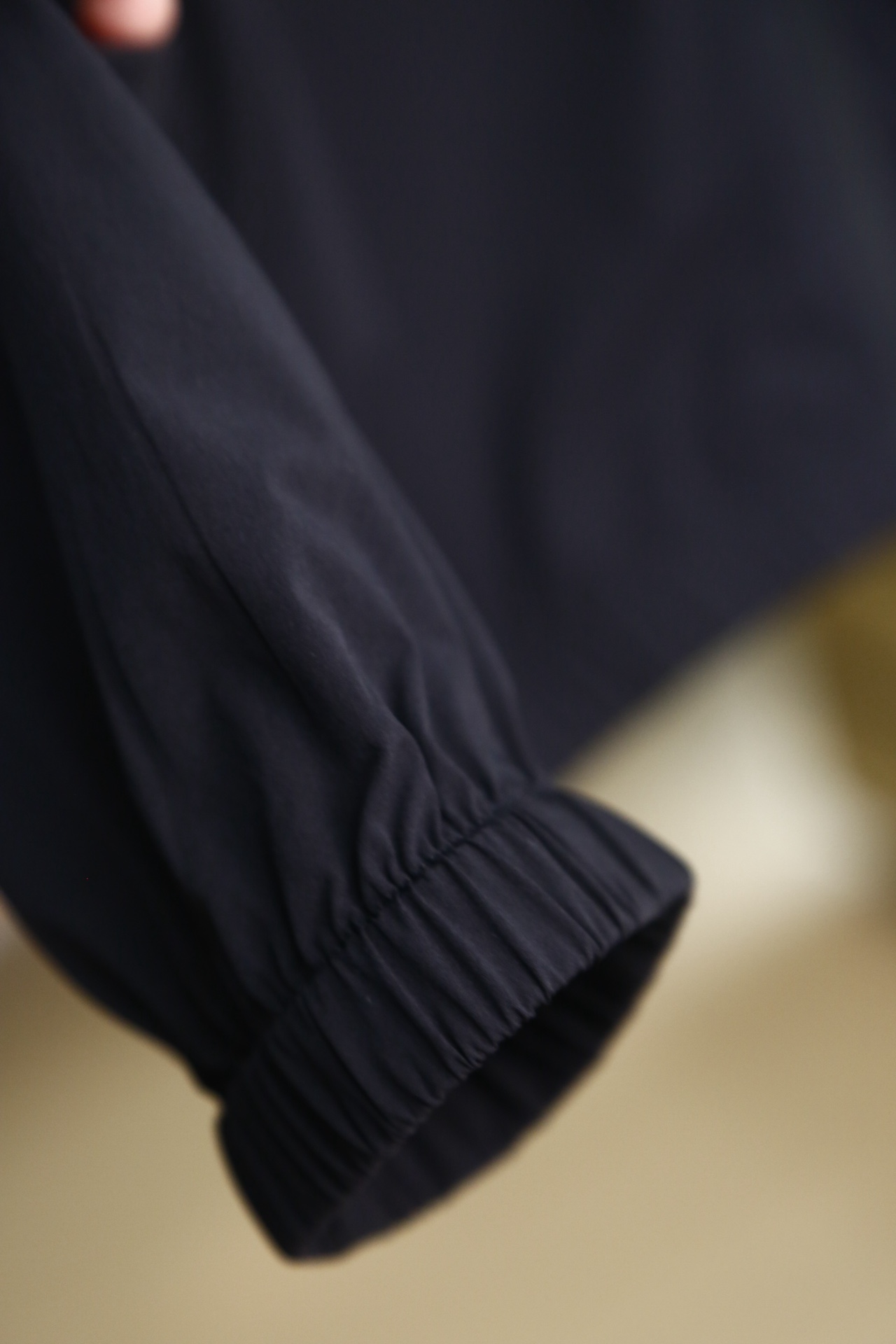 阿玛尼24ss新款防晒服轻夹克薄外套时尚休闲防晒穿着性极高百搭款！定制定坊的防晒面料具有良好的弹性和透气