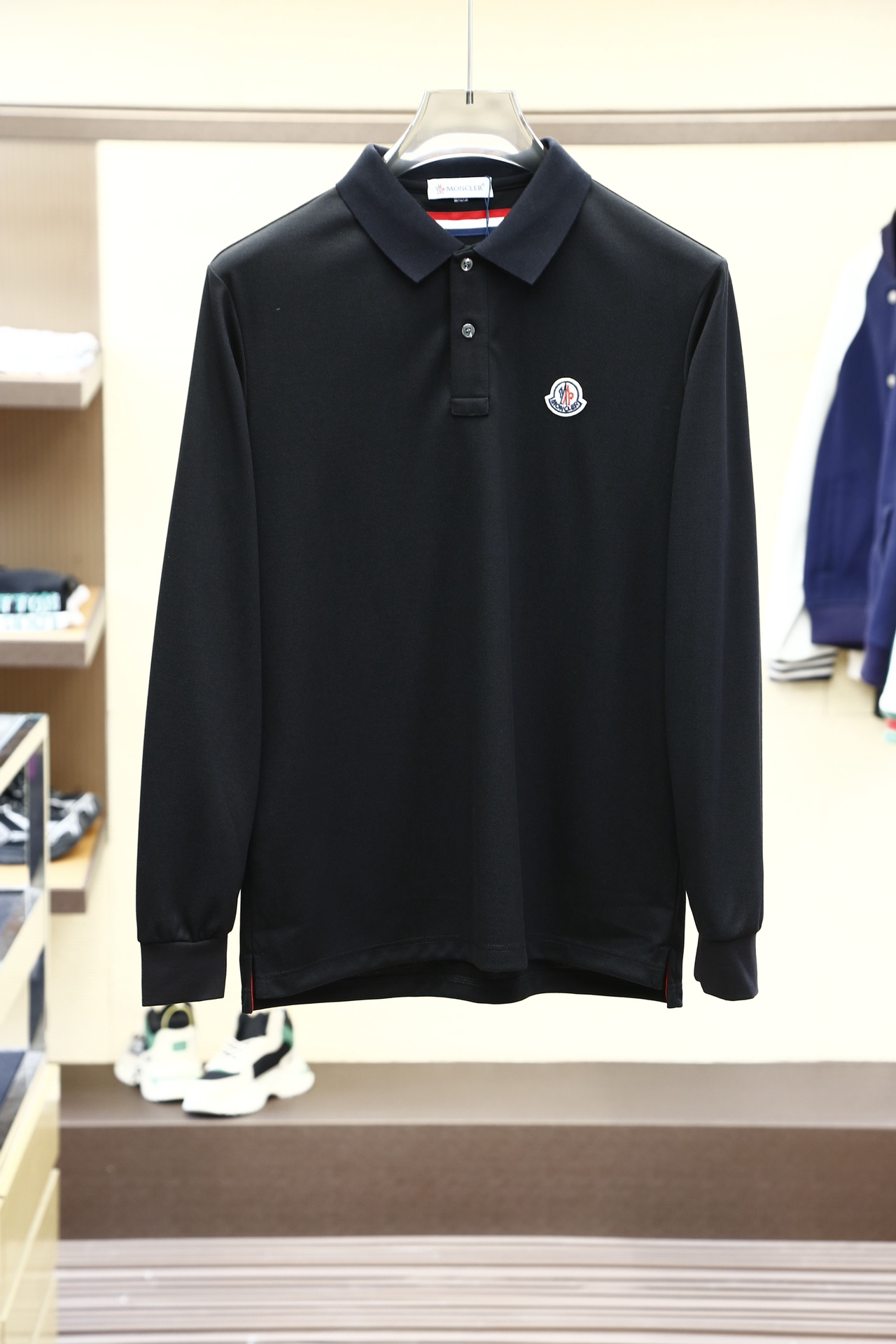 NO:117236,Supports return and exchange after the New Year. H mask - a major recommendation!  New autumn and winter products are on sale in counters. Fashionable high-end men's clothing Polo - chest logo is unique and fashionable / imported with extremely high density mercerized beads, extremely skin-friendly and comfortable. It feels very delicate to touch, has a good texture, is soft and breathable. It is a very good overall style. It is completely fine to wear it alone. If you like it, you can stock up in advance!  Hurry up and grab it. Size (on M/4XL) pick up the next day., Moncler, alexander wang19860909支持年后退换. H蒙口-重磅推荐！秋冬新品 专柜在售 时尚高端男装Polo-胸前Logo个性时尚/进口顶极高密度丝光珠地,极为亲肤舒适 摸上去非常的细腻,质感很好,舒软透气,整体非常不错的一款,内搭单穿都完全没问题,喜欢的亲也可以提早囤货！赶紧下手抢吧.尺码（于M/4XL）隔天取货.,,Moncler,alexander wang,Men's clothing