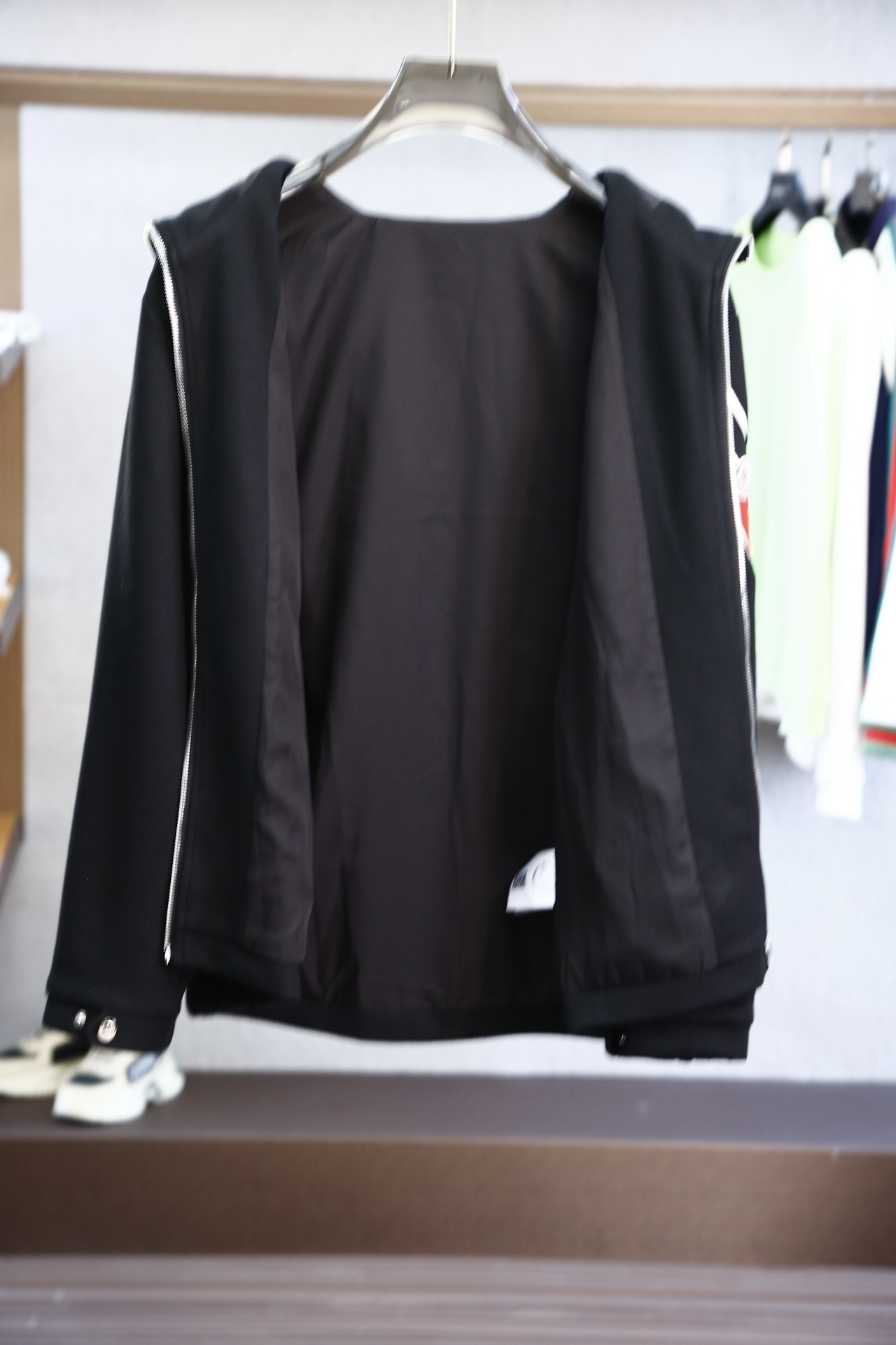 羊毛套装一套可以拆 衣服450、裤子310
蒙口/套装 2024专柜同款新品休闲套装！明星最爱时装味休闲