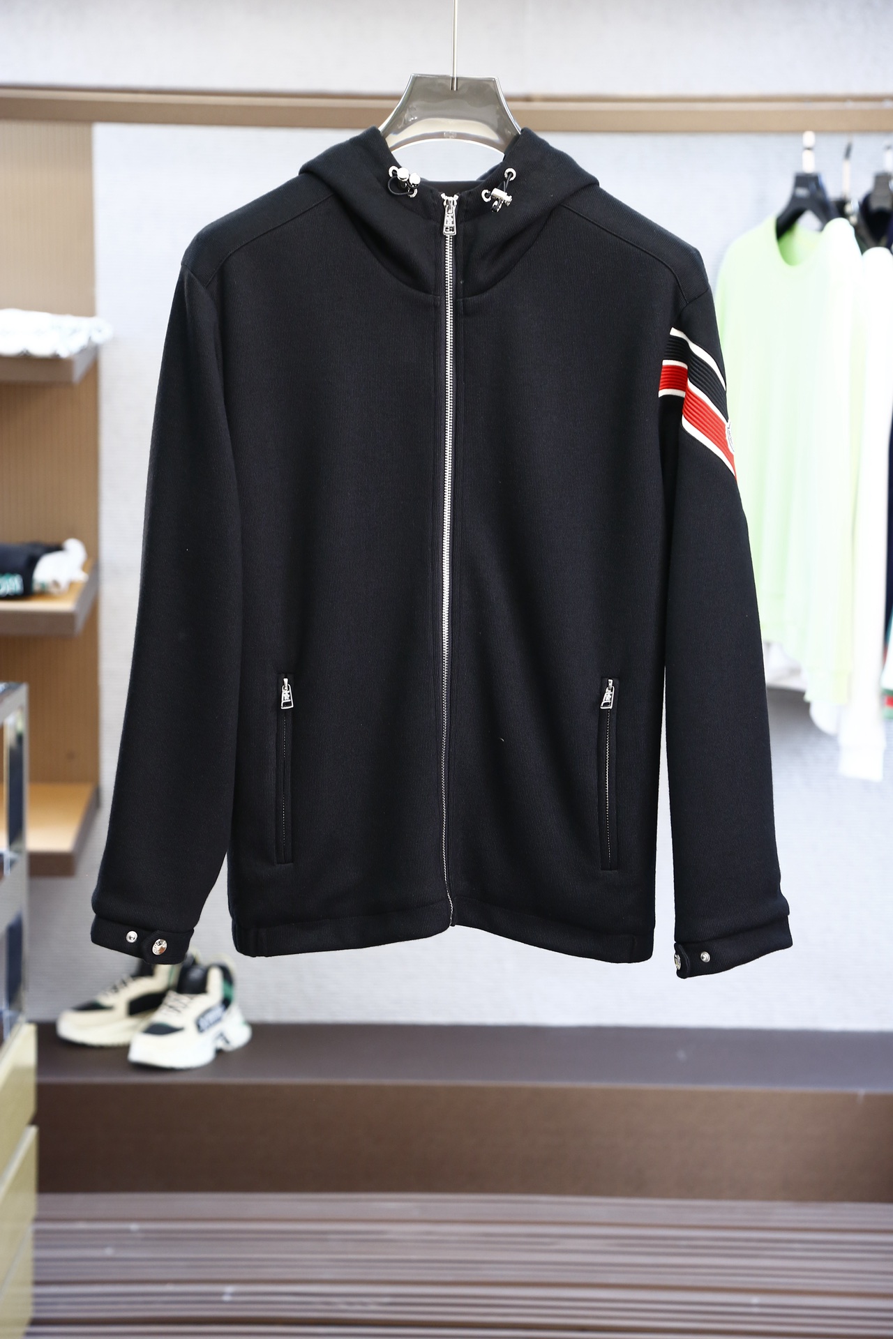 羊毛套装一套可以拆 衣服450、裤子310
蒙口/套装 2024专柜同款新品休闲套装！明星最爱时装味休闲