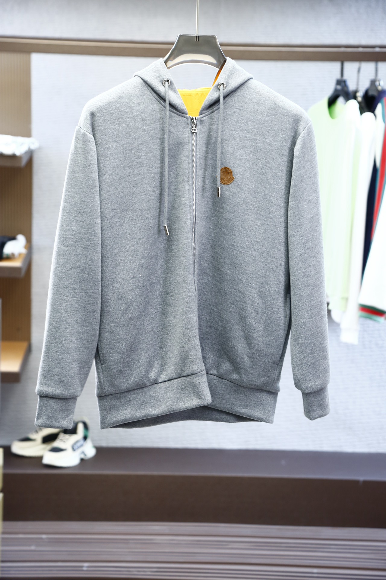 羊毛套装一套可以拆 衣服450、裤子310
蒙口/套装 2024专柜同款新品休闲套装！明星最爱时装味休闲