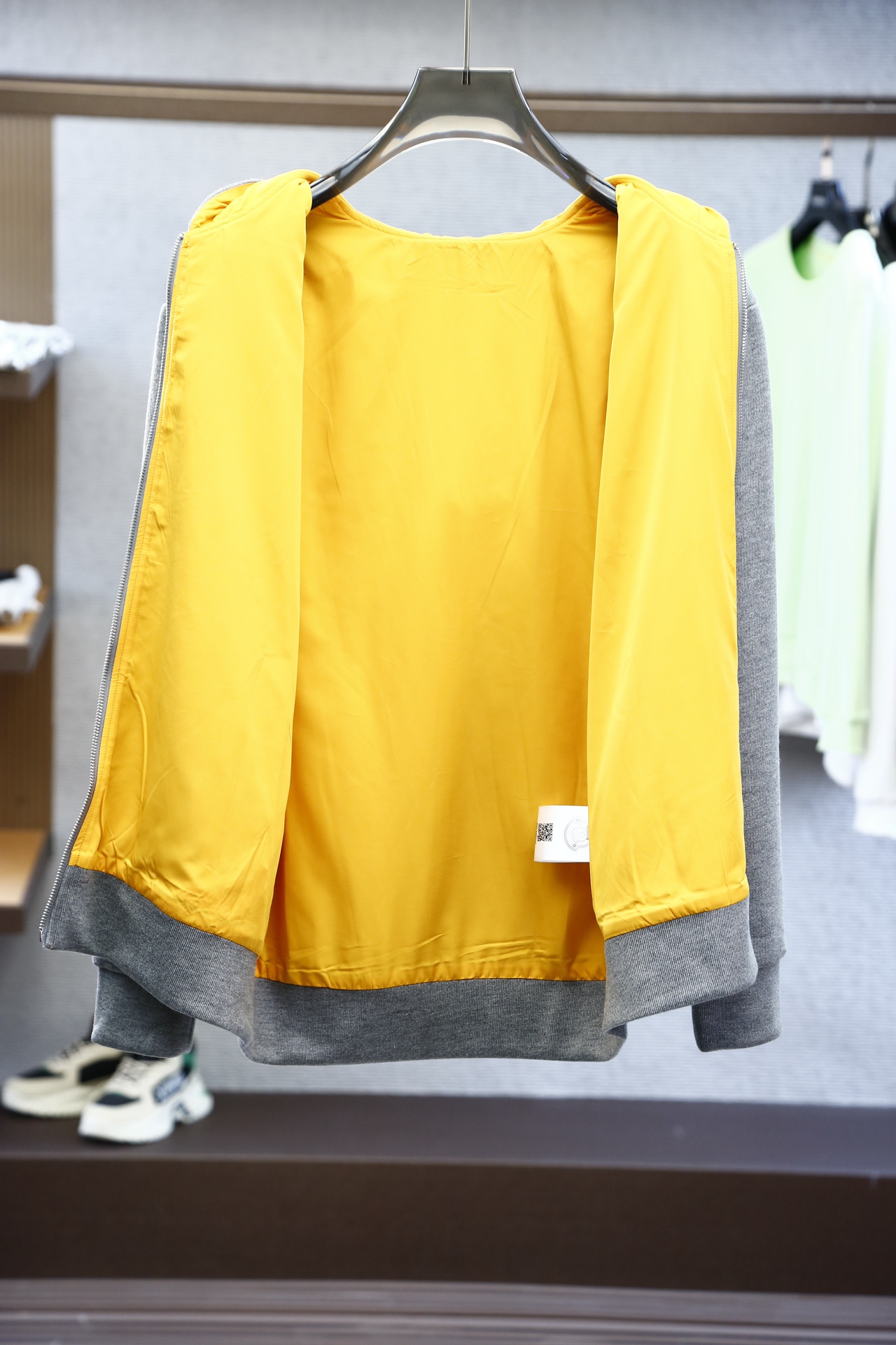羊毛套装一套可以拆 衣服450、裤子310
蒙口/套装 2024专柜同款新品休闲套装！明星最爱时装味休闲