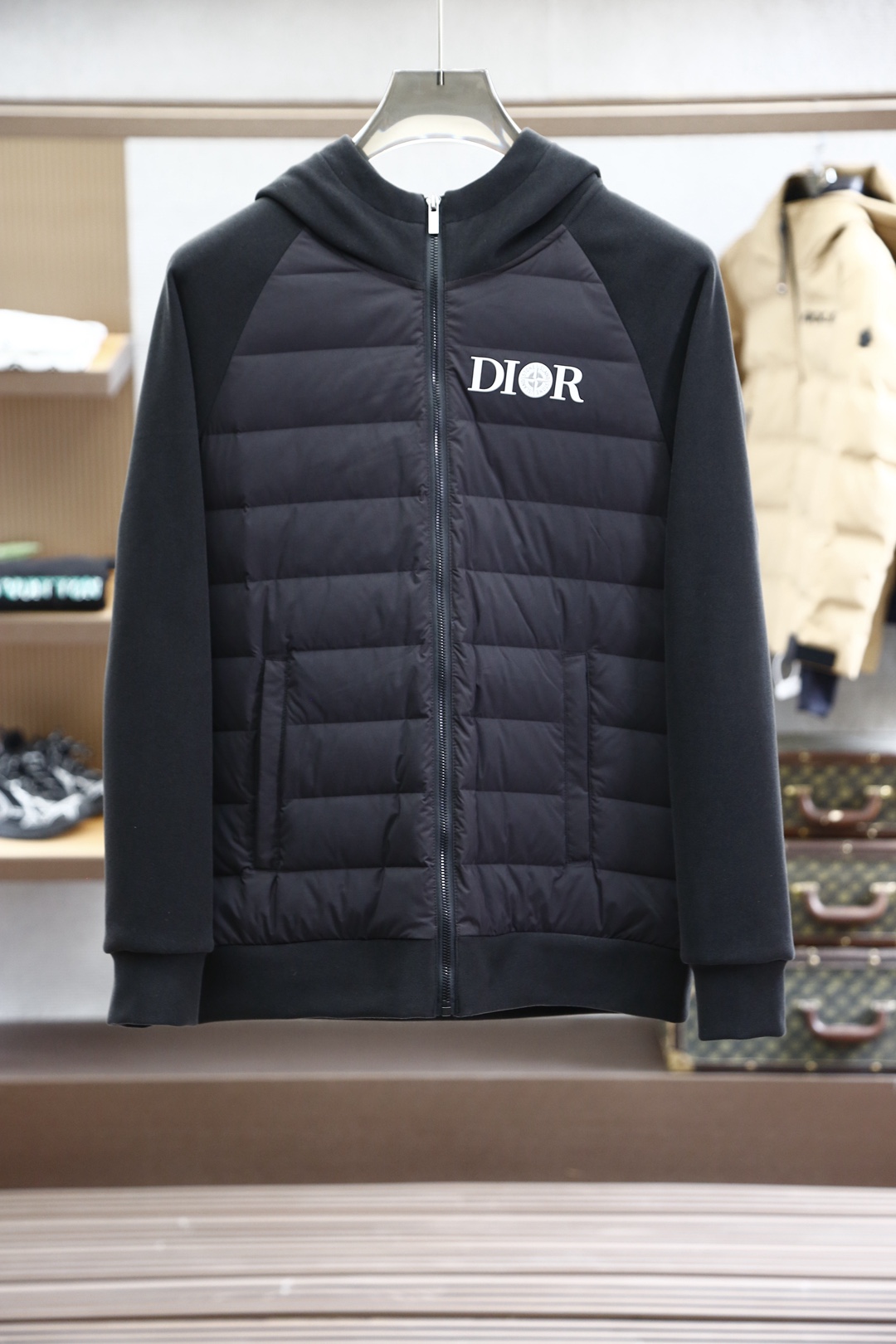 Dior迪奥-2024冬装新品高端定制！休闲时尚最爱系列极简主义风格连帽羽绒服面料舒适有型！上身超级有型