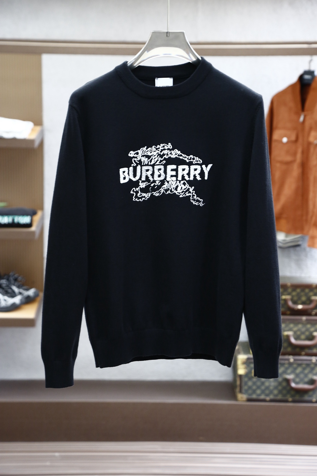 
BBR巴宝莉_秋冬新品毛衣，休闲时尚圆领领穿打底必备款，进口100分澳洲羊毛，保暖性很强，不刺激皮肤，