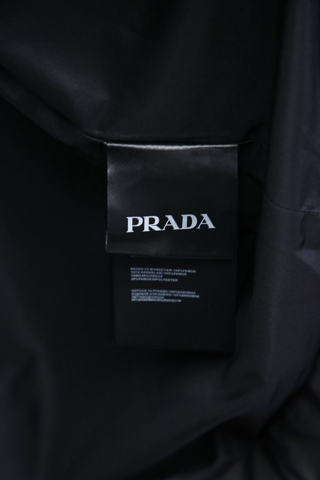 
普拉达-
2024秋冬新款
蒙口/新品羽绒服  鹅绒
PA意式奢华，极简主义风格 最新新国标9010羽