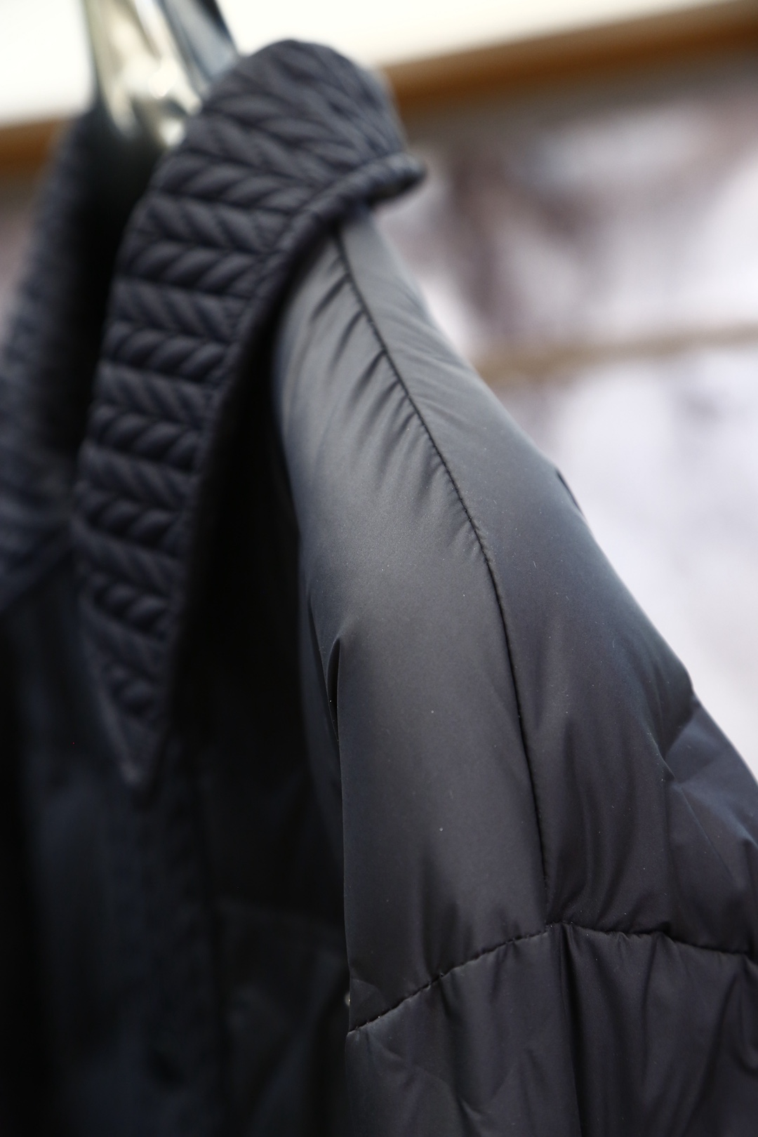 
普拉达-
2024秋冬新款
蒙口/新品羽绒服  鹅绒
PA意式奢华，极简主义风格 最新新国标9010羽