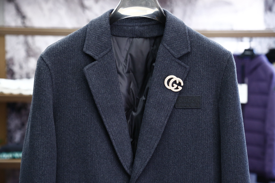 
Gucci古奇-202秋冬新品 高级定制 时装设计师款打造出精致的摩登STAY！经典之作爆款二粒扣羊毛
