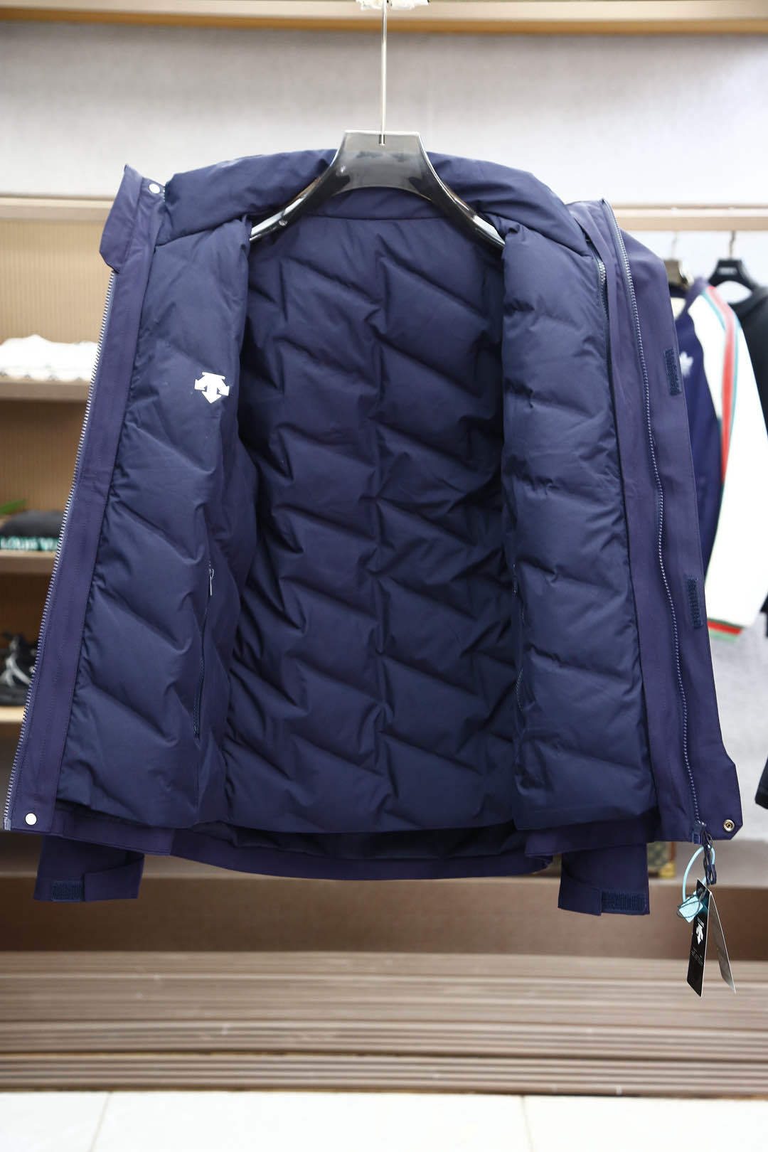 🌟 DESCENTE*迪桑特 24ss秋冬新款羽绒内胆两件套二合一男款羽绒冲锋衣外套
转图必卖的大爆款!