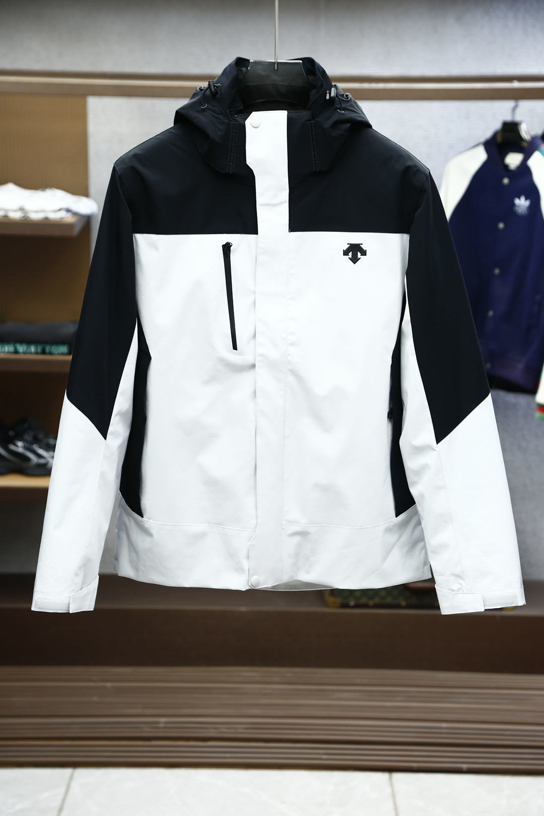 🌟 DESCENTE*迪桑特 24ss秋冬新款羽绒内胆两件套二合一男款羽绒冲锋衣外套
转图必卖的大爆款!
