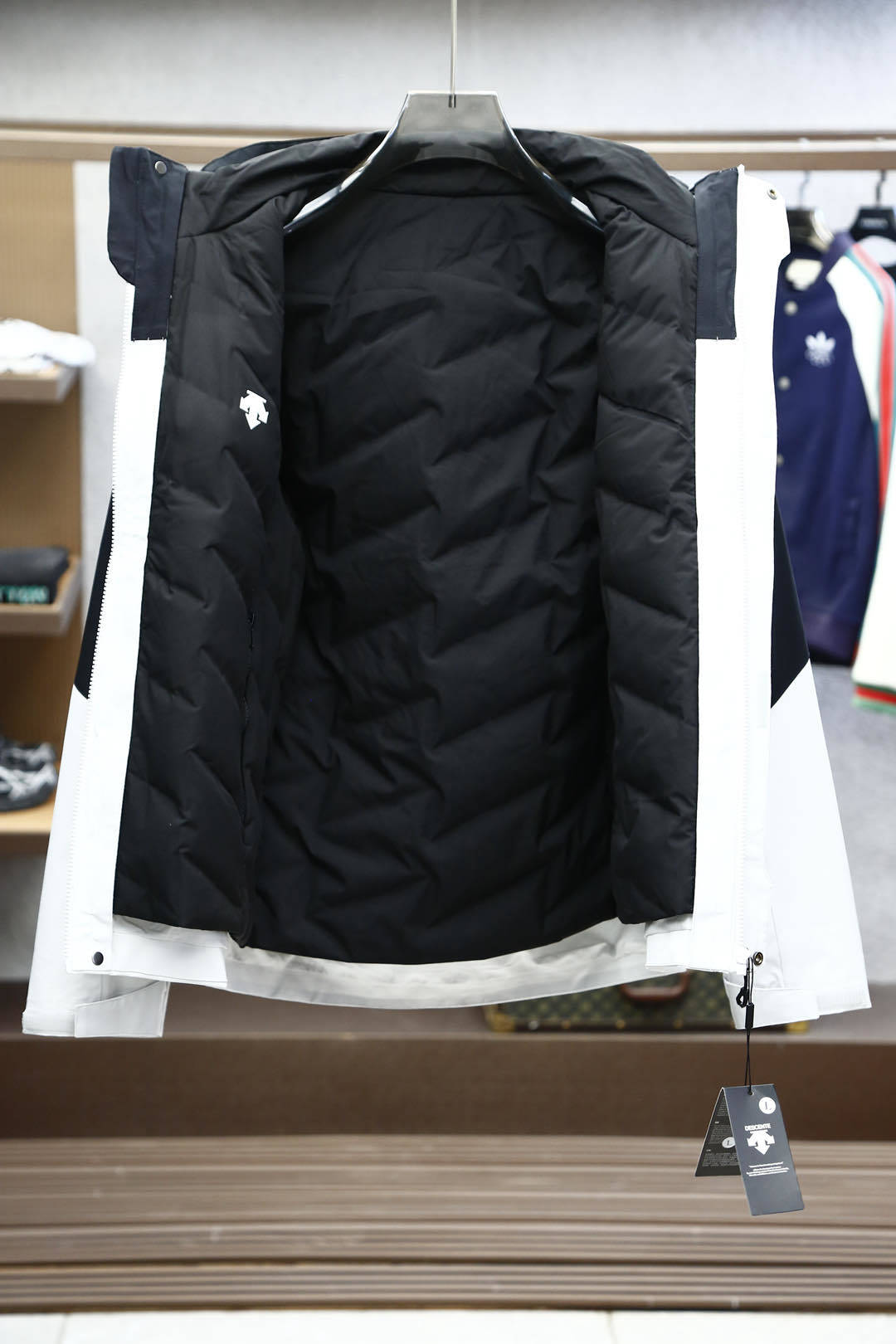🌟 DESCENTE*迪桑特 24ss秋冬新款羽绒内胆两件套二合一男款羽绒冲锋衣外套
转图必卖的大爆款!
