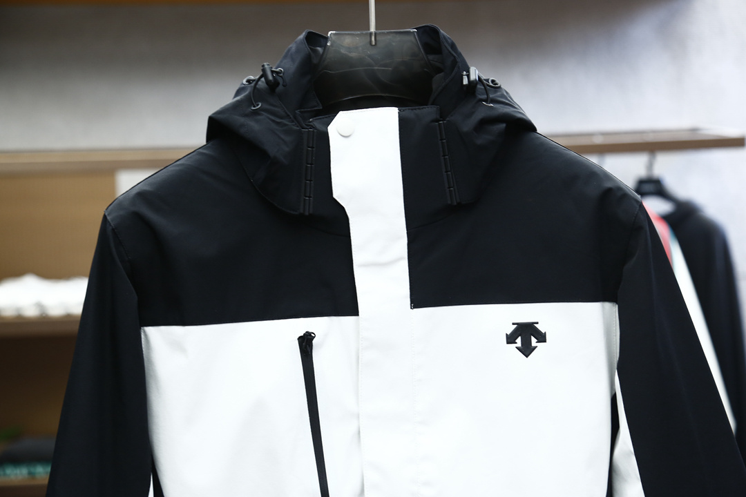 🌟 DESCENTE*迪桑特 24ss秋冬新款羽绒内胆两件套二合一男款羽绒冲锋衣外套
转图必卖的大爆款!