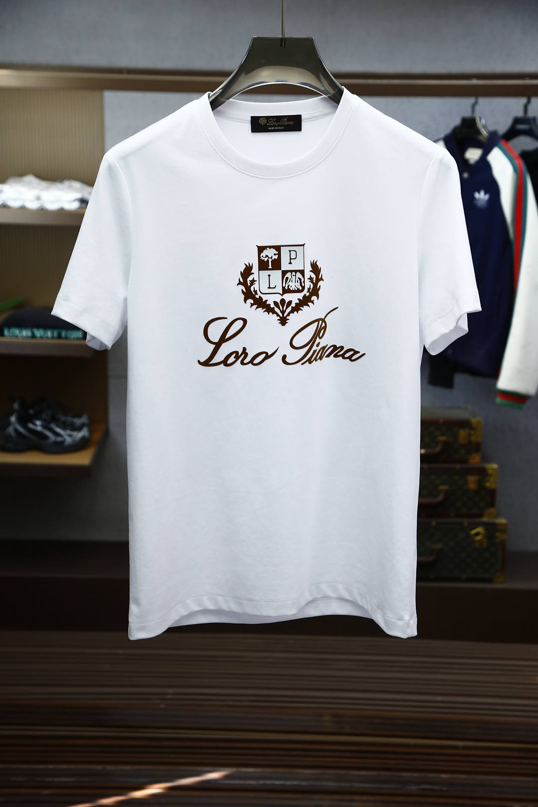 NO:128110,LP. 2025 New Year's new first batch of short-sleeved short-sleeved, imported Ma cotton T-shirts present a regular style. 3D digital printing pattern printing, praising the Chinese Year of the Snake Rib knitted neckline The fabric is comfortable, soft and stylish, not easy to deform and absorb sweat, color black and white Number M-3XL, loro piano, T-shirt, tees, t-shirt, alexander wang19860909LP.2025新年新款第一批短袖,进口匹马棉质T恤 呈现常规版型.3D数码印花图案印花,礼赞中国蛇年 罗纹针织领口 面料舒适柔软有型,不易变形吸汗, 颜色黑色白色 码数M-3XL,,loro piana,T-shirt,tees，t-shirt,alexander wang,Men's clothing