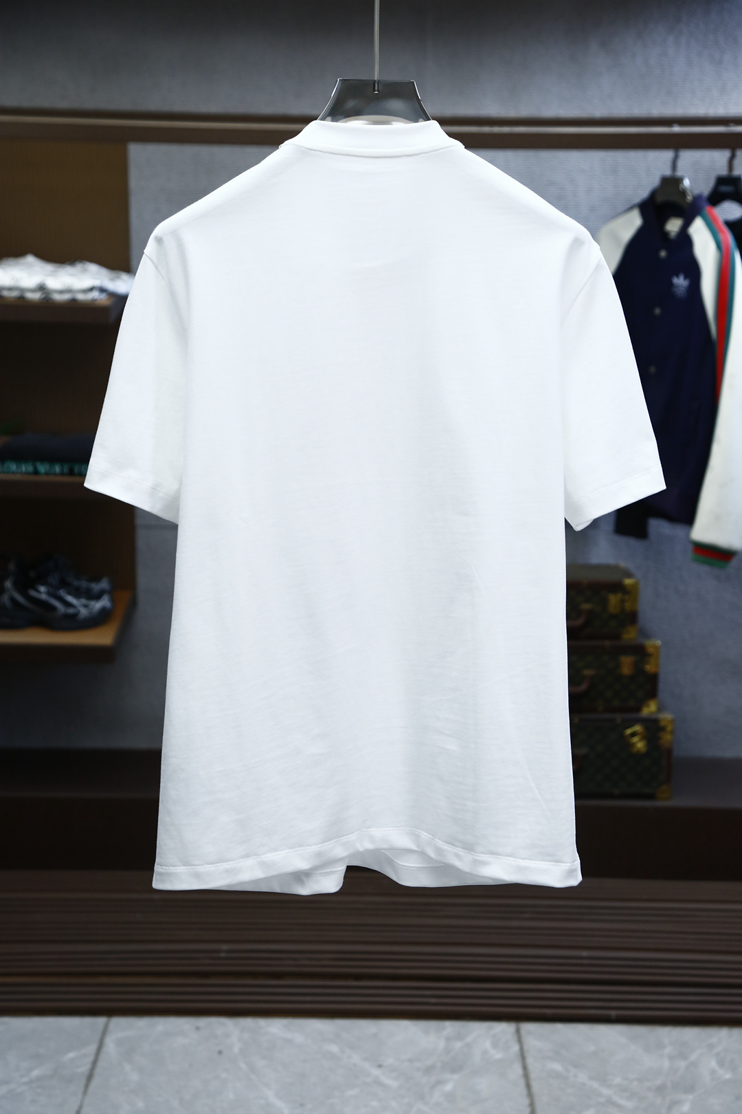 ；Dior🎉🎉 CD短袖春夏系列
季度：2025春夏
颜色：黑色 白色 
尺码   M-5XL
版型：微