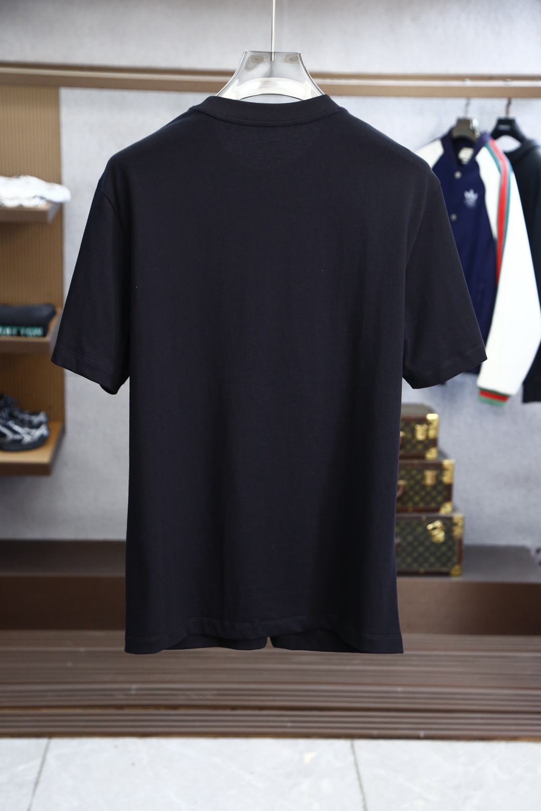 ；Dior🎉🎉 CD短袖春夏系列
季度：2025春夏
颜色：黑色 白色 
尺码   M-5XL
版型：微