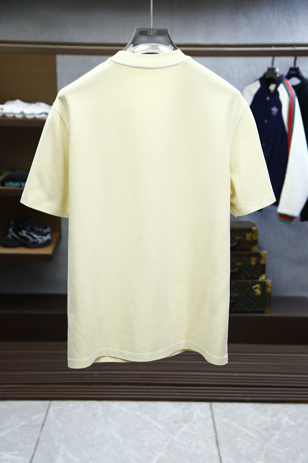 
MM时尚潮牌；颜色：白色 深灰 奶油黄
2.尺码M-5XL
3.版型微阔短袖T
4.成份罗马棉平纹面料