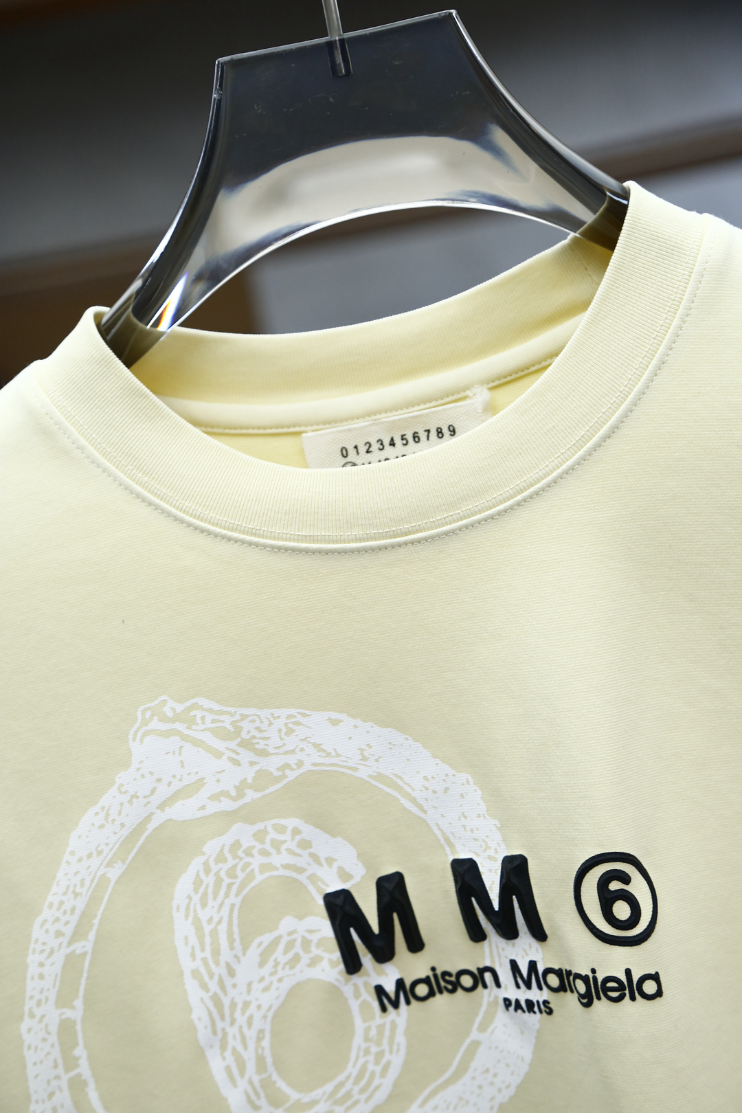 
MM时尚潮牌；颜色：白色 深灰 奶油黄
2.尺码M-5XL
3.版型微阔短袖T
4.成份罗马棉平纹面料