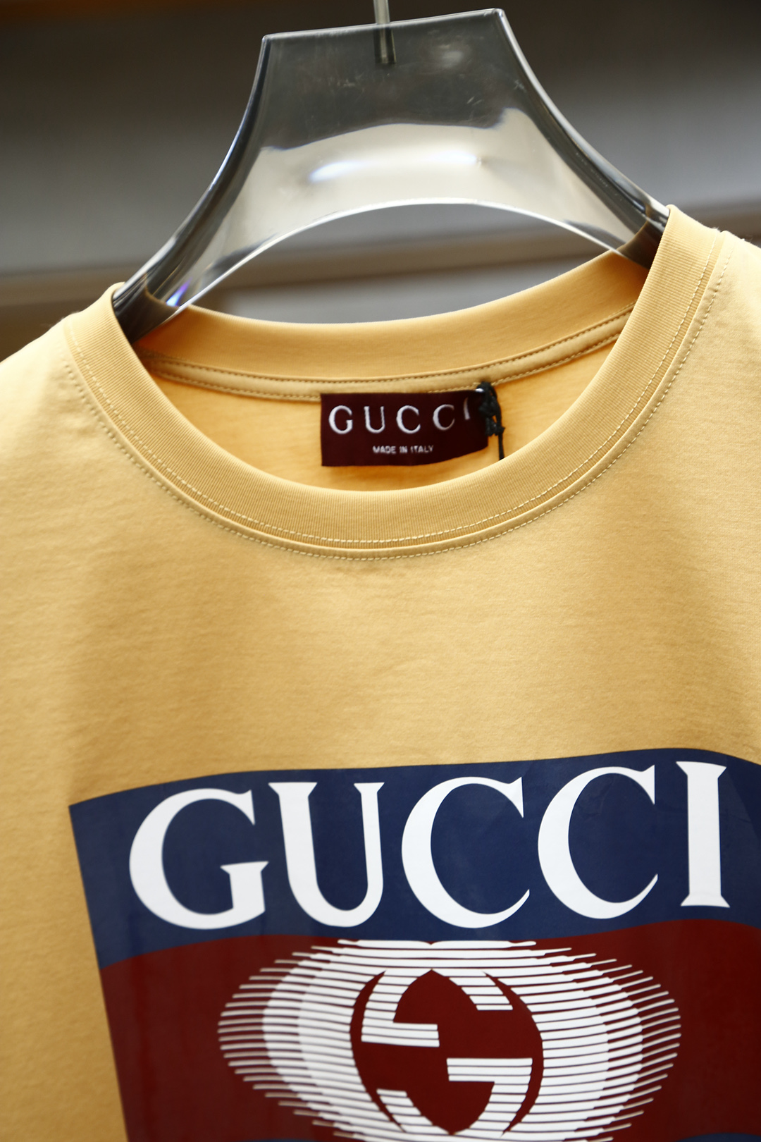 
Gucci古奇-2025春夏男士短袖，青蛇年限量款；胸口印花Logo印花装饰的重工艺打造，极具品牌辨识