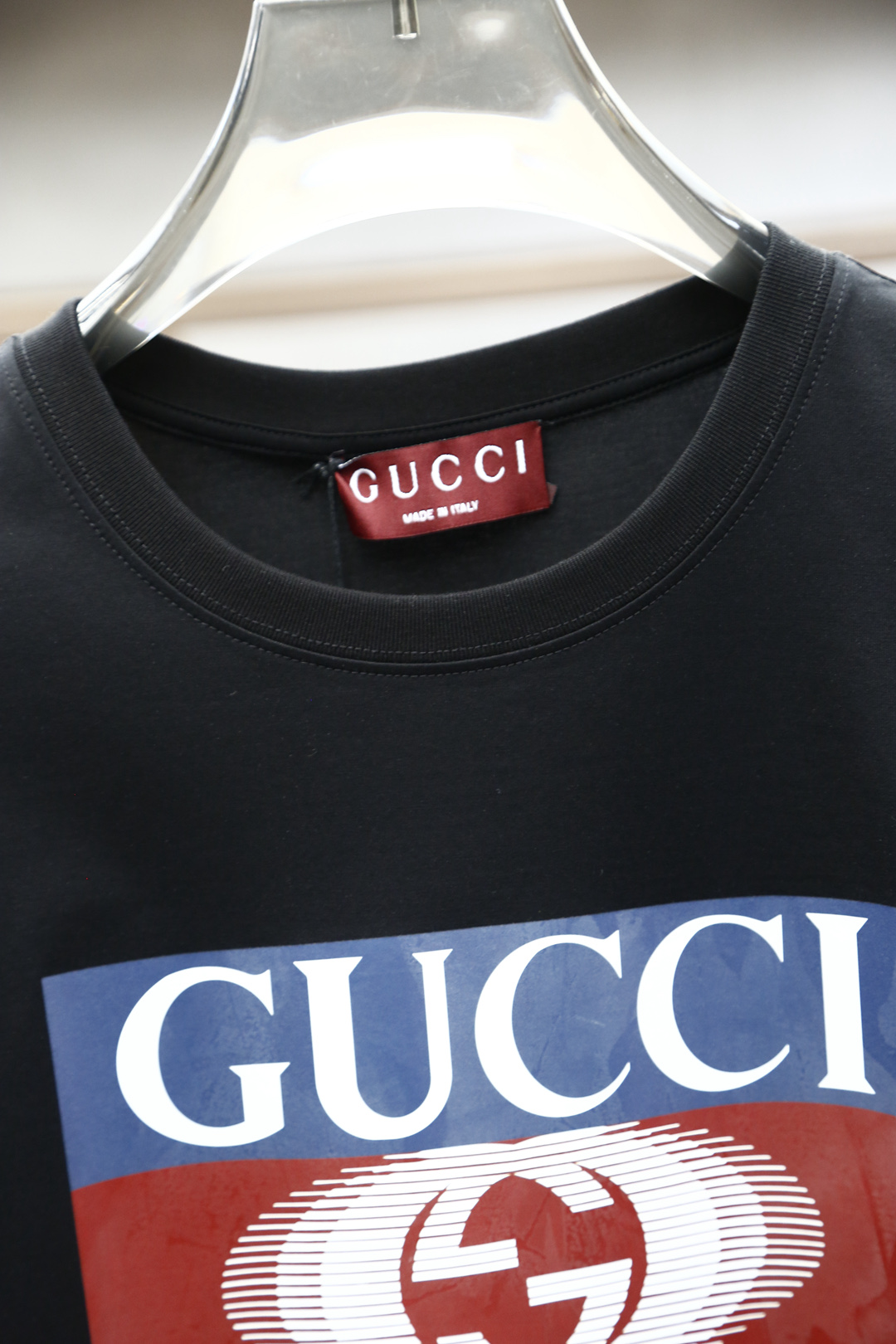 
Gucci古奇-2025春夏男士短袖，青蛇年限量款；胸口印花Logo印花装饰的重工艺打造，极具品牌辨识