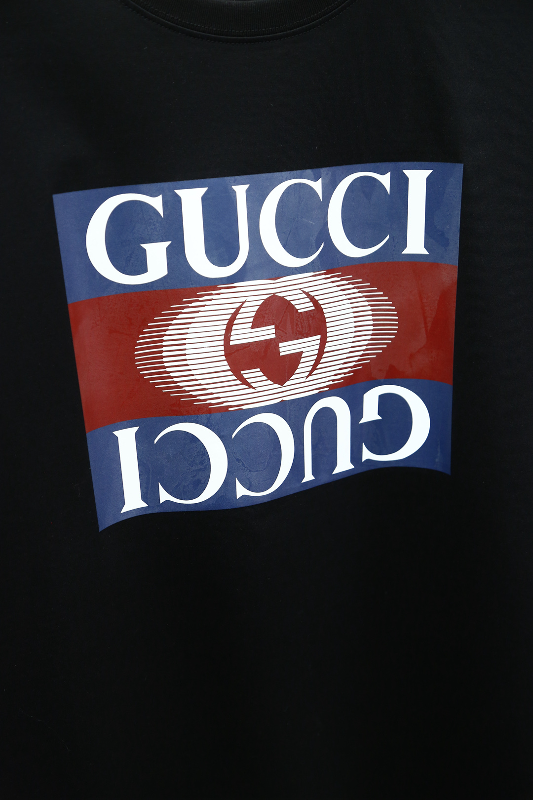 
Gucci古奇-2025春夏男士短袖，青蛇年限量款；胸口印花Logo印花装饰的重工艺打造，极具品牌辨识