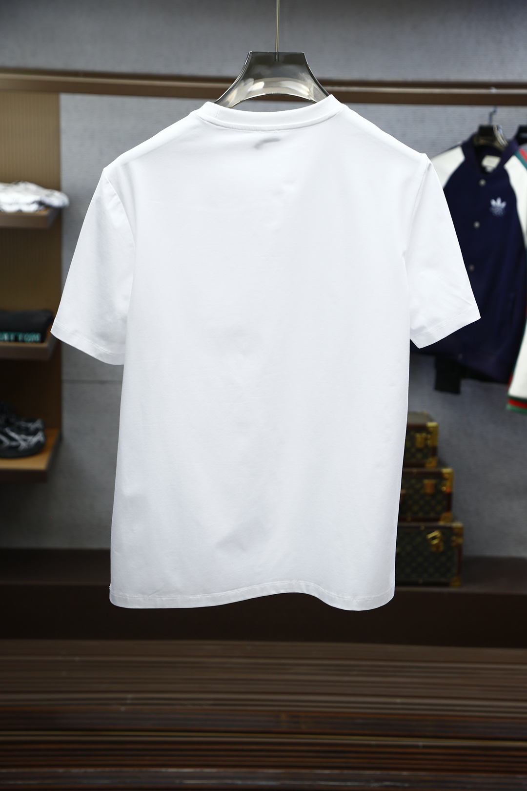 📣📣📣
罗意威｜经典爆款 logo刺绣T恤
码数M-3XL男女同款 现货发售

精选棉质面料，上身舒适透