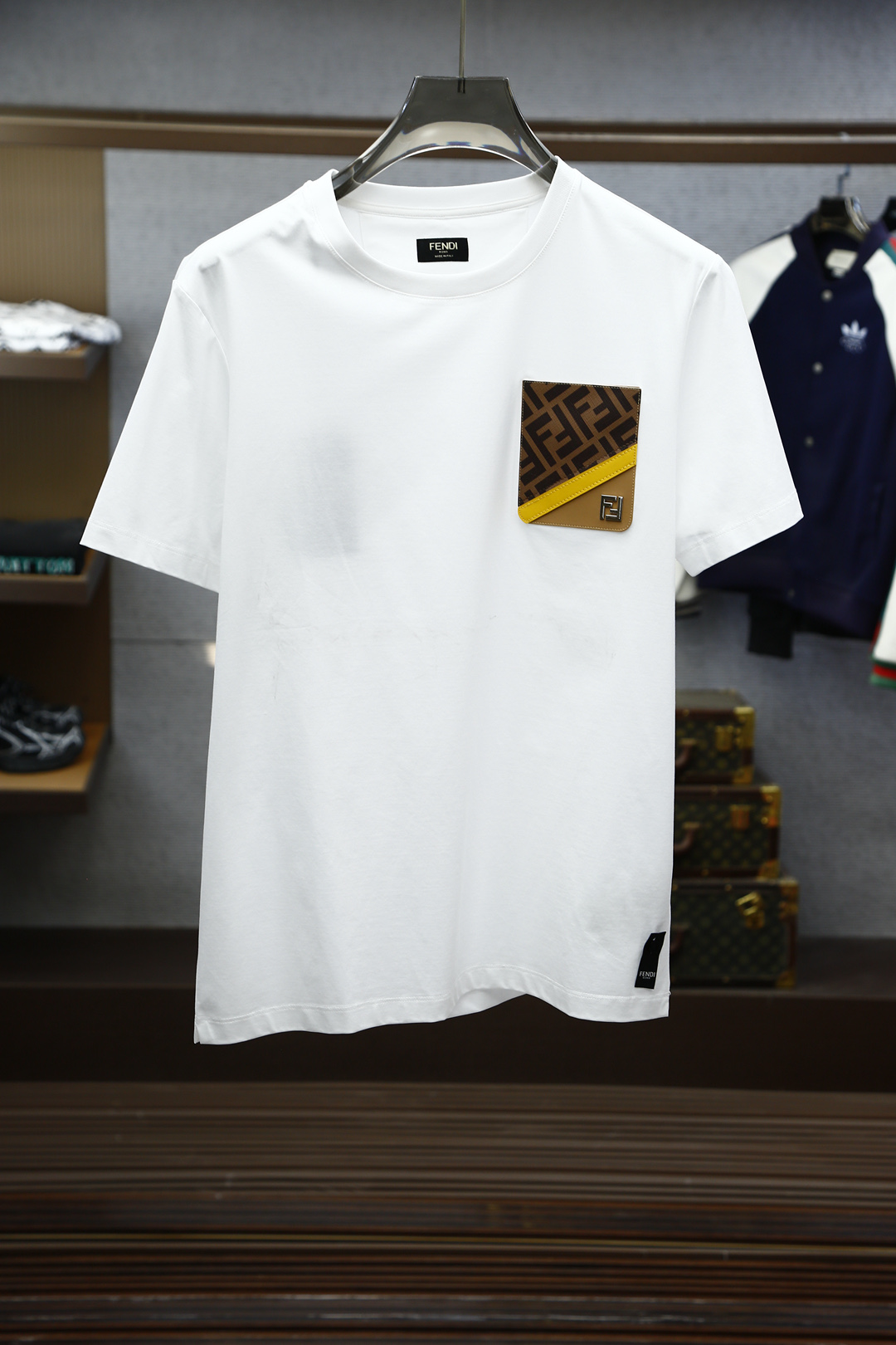 📣📣📣
2024Fendi芬迪-罗意威｜经典爆款 T恤
码数M-3XL，男女同款 现货发售

精选棉质面