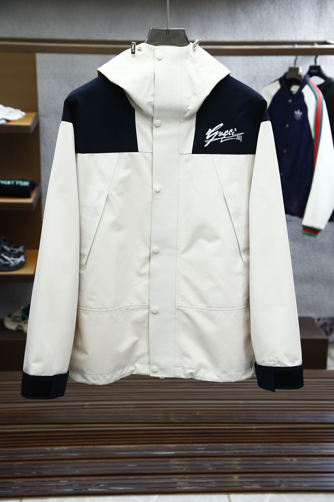
Gucci古奇/防风衣外套2025SS🪴新品火爆上市啦🎋
 顶尖🌵时尚🌴潮流🎄狠货🌳
🌼🌼
甄选定制高