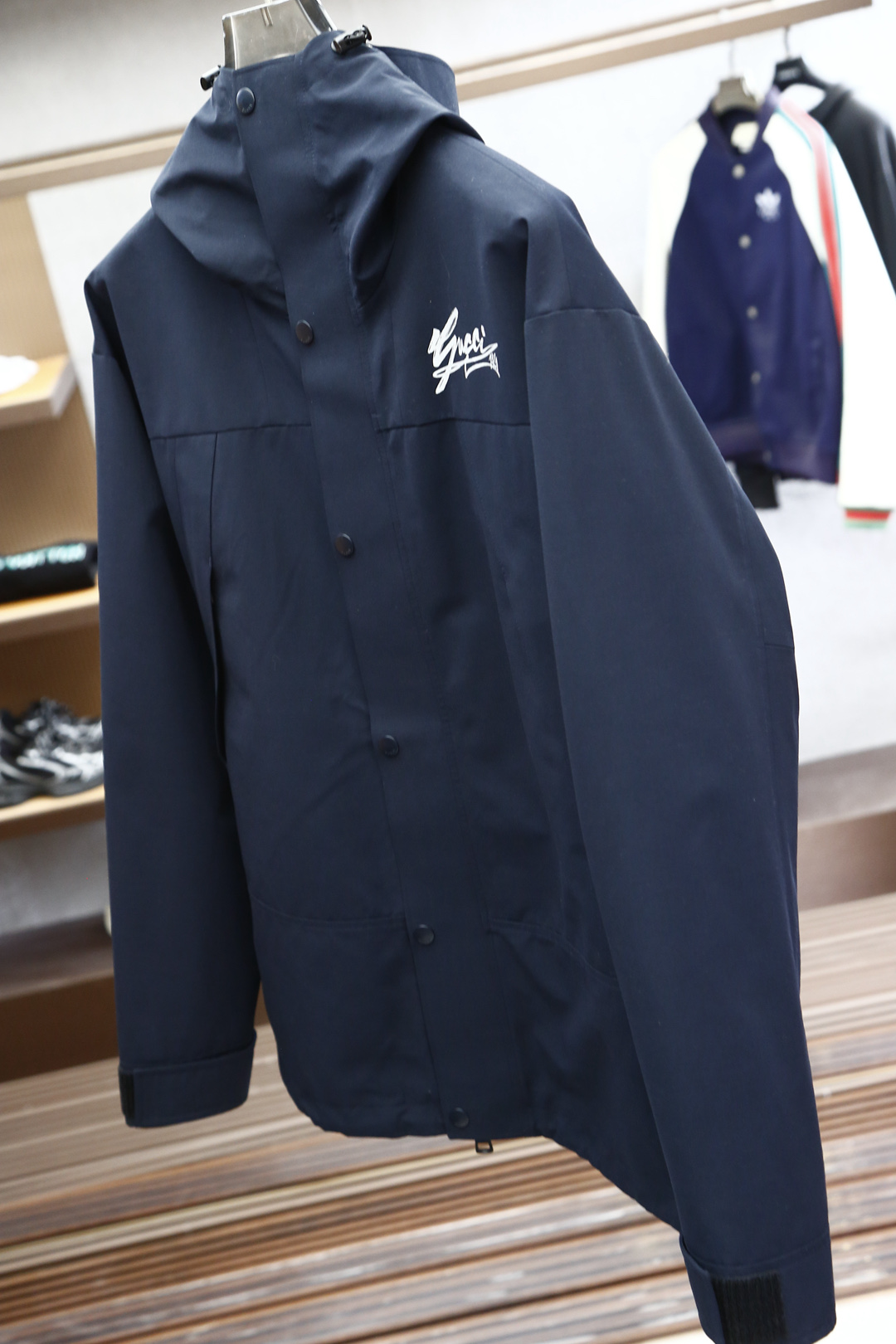 
Gucci古奇/防风衣外套2025SS🪴新品火爆上市啦🎋
 顶尖🌵时尚🌴潮流🎄狠货🌳
🌼🌼
甄选定制高