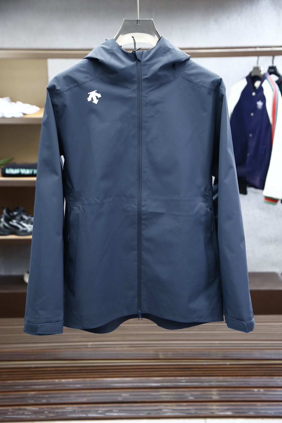 
DESCENTE—迪桑特新款运动休闲三色软壳冲锋衣，原版1.1顶级打造，100分还原，进口软壳面料舒适