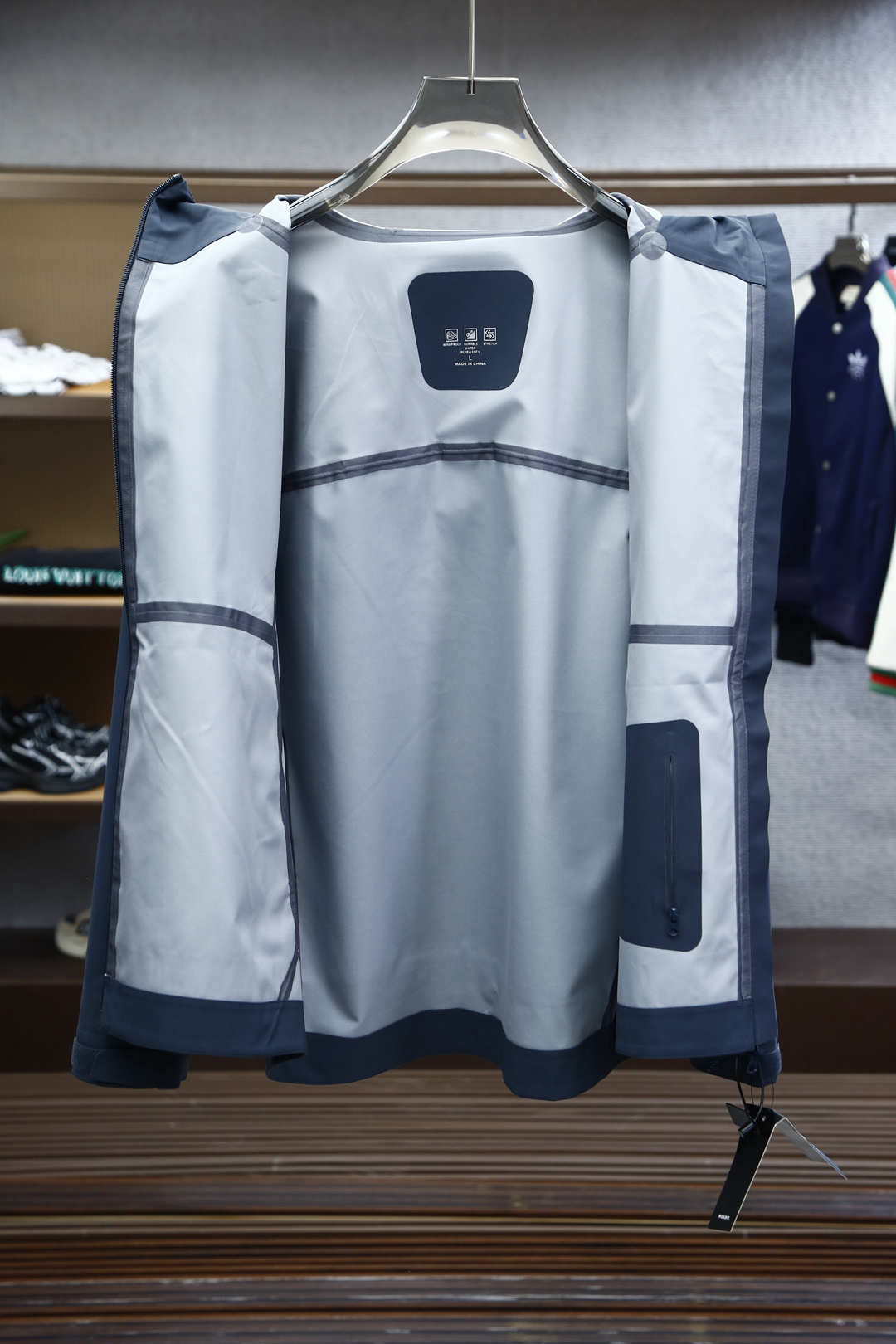
DESCENTE—迪桑特新款运动休闲三色软壳冲锋衣，原版1.1顶级打造，100分还原，进口软壳面料舒适