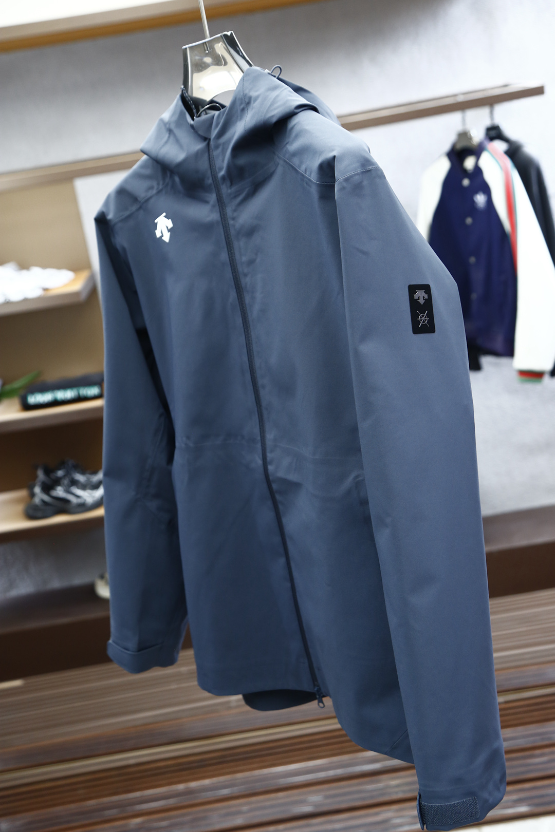 
DESCENTE—迪桑特新款运动休闲三色软壳冲锋衣，原版1.1顶级打造，100分还原，进口软壳面料舒适