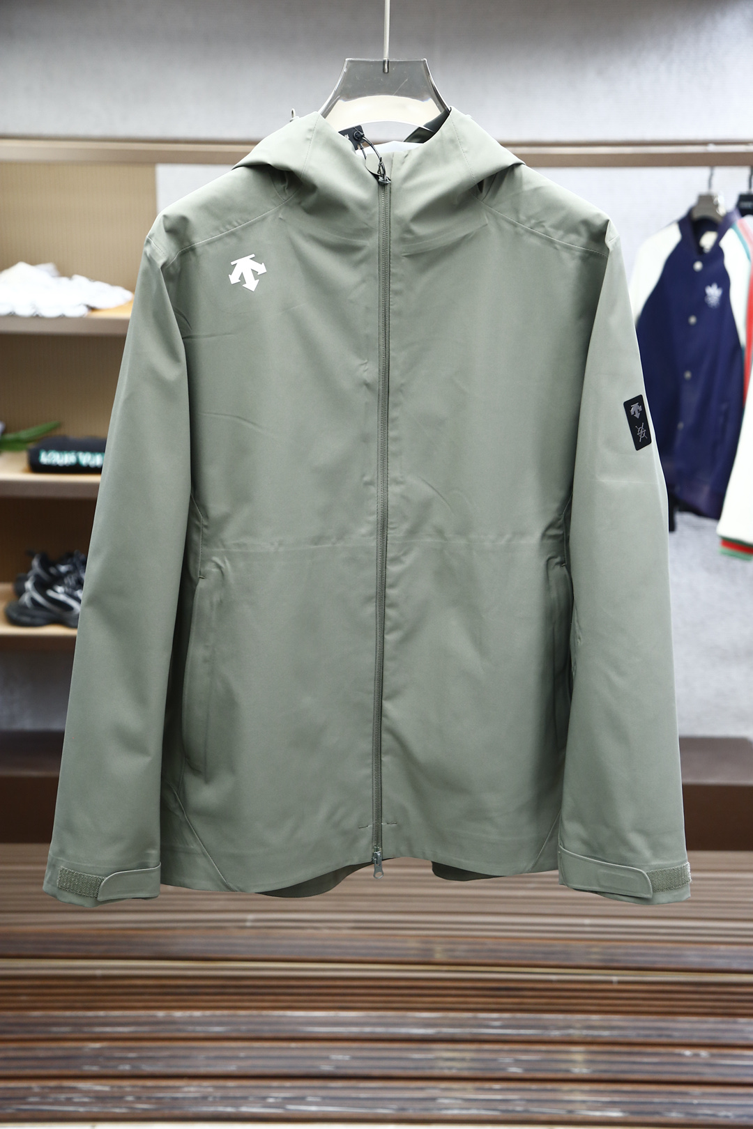 
DESCENTE—迪桑特新款运动休闲三色软壳冲锋衣，原版1.1顶级打造，100分还原，进口软壳面料舒适