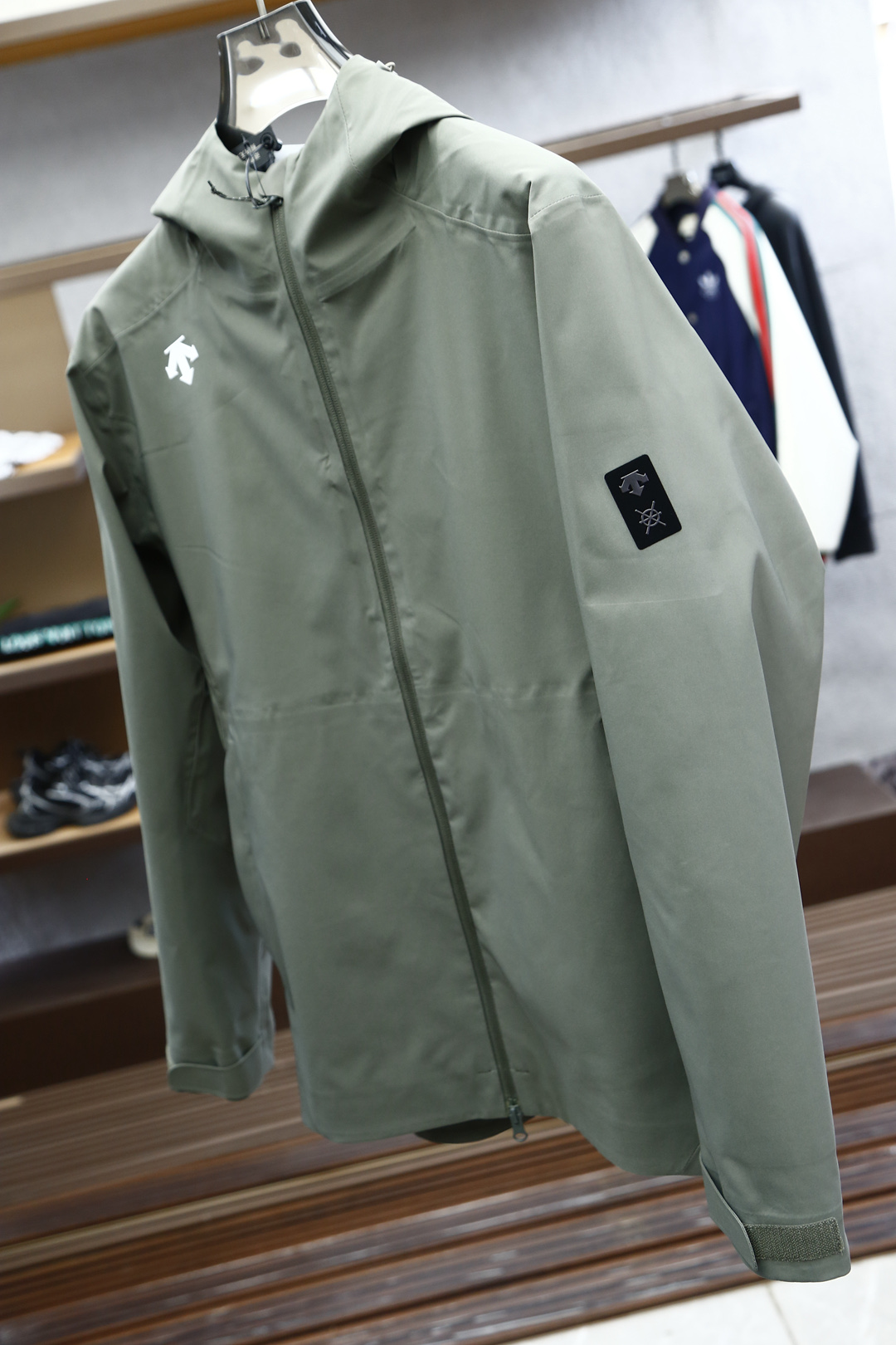 
DESCENTE—迪桑特新款运动休闲三色软壳冲锋衣，原版1.1顶级打造，100分还原，进口软壳面料舒适