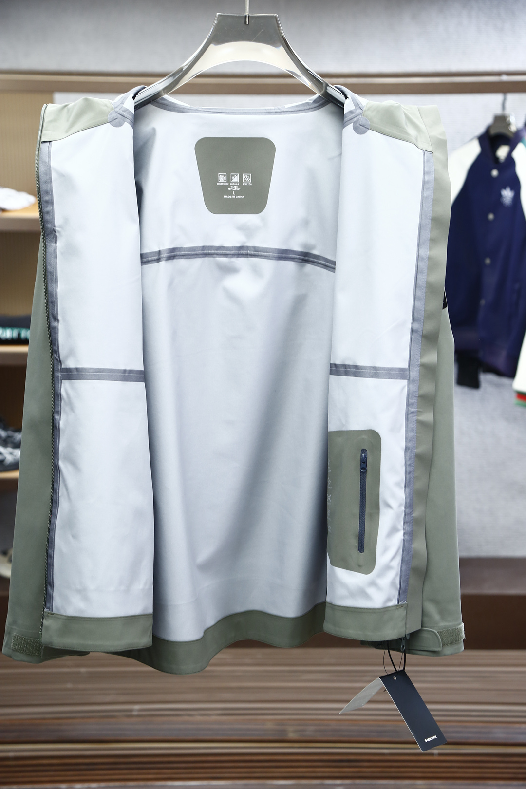 
DESCENTE—迪桑特新款运动休闲三色软壳冲锋衣，原版1.1顶级打造，100分还原，进口软壳面料舒适