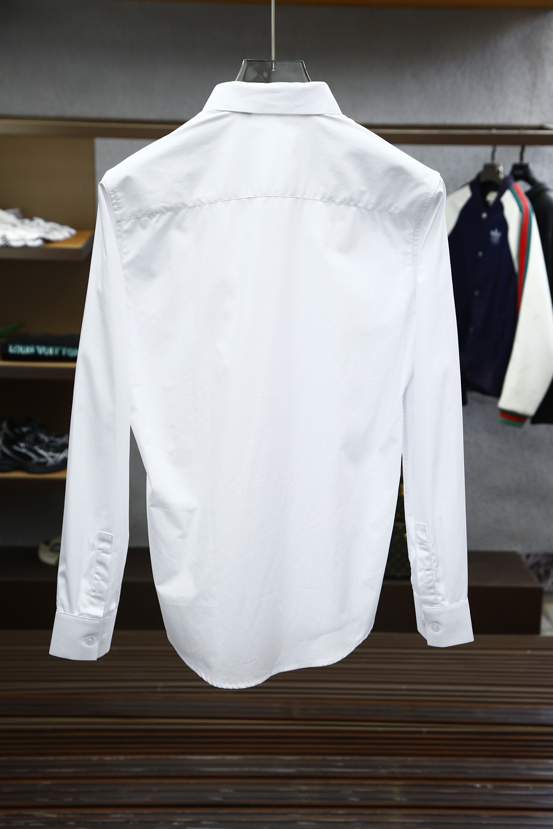 
Kenzo，2025早春新品 专柜在售 时尚高端男装衬衣，纯白色设计干净利落整洁，董事长精英必备系列，