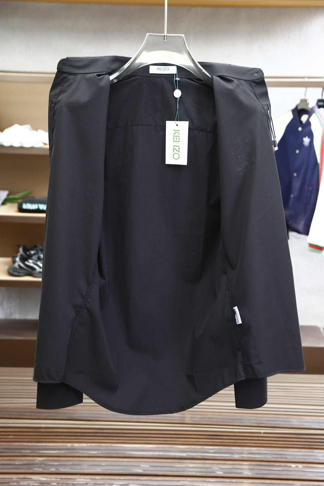 
Kenzo，2025早春新品 专柜在售 时尚高端男装衬衣，纯白色设计干净利落整洁，董事长精英必备系列，