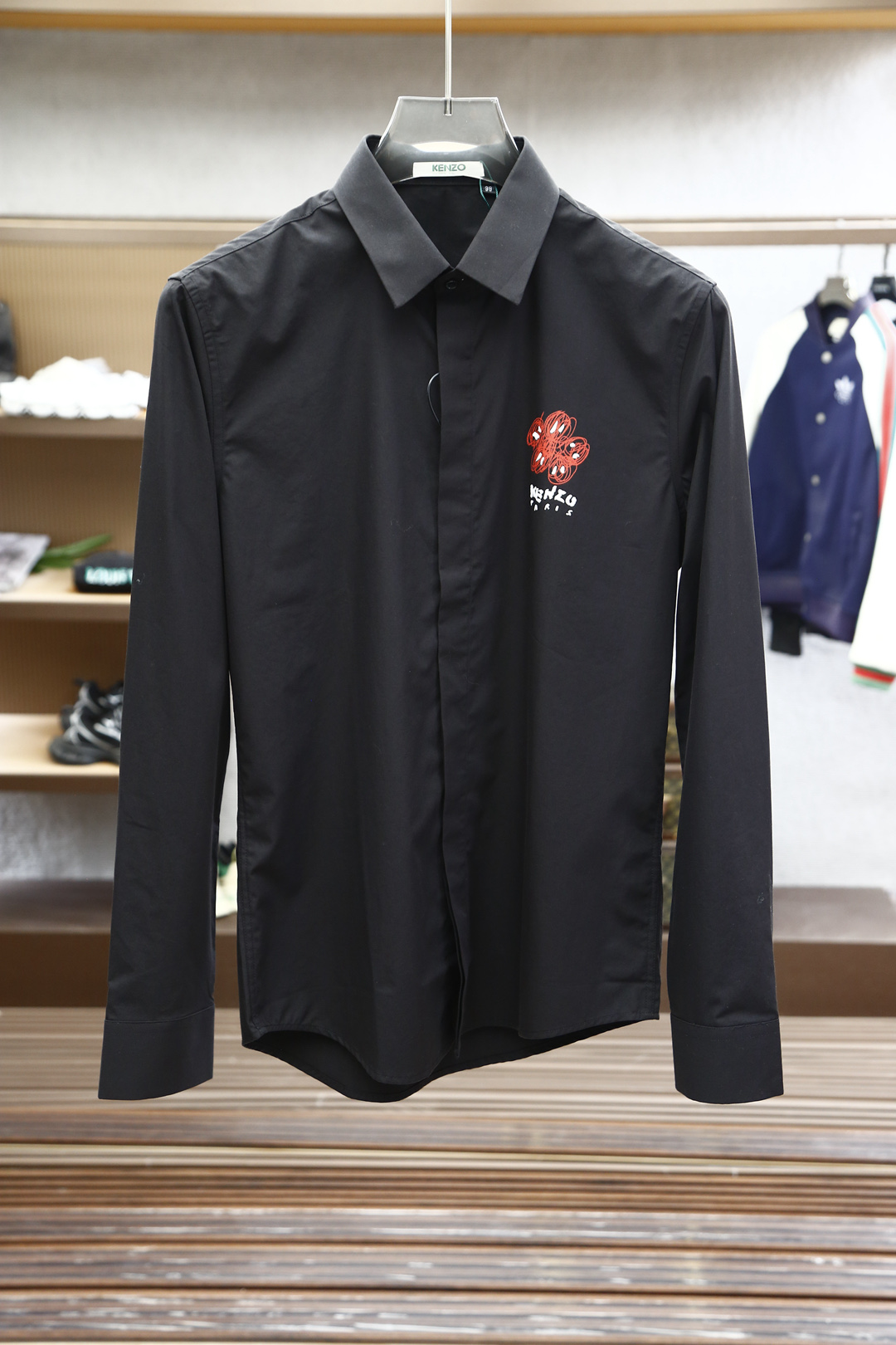 
Kenzo，2025早春新品 专柜在售 时尚高端男装衬衣，纯白色设计干净利落整洁，董事长精英必备系列，