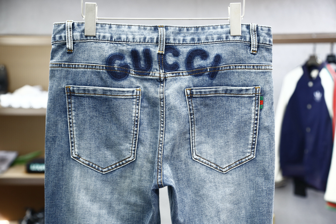 
Gucci古奇/新款来袭🔥2035早春新款新款休闲裤牛仔裤，高端定制系列。进口高密度纯棉加沙洗工艺舒适