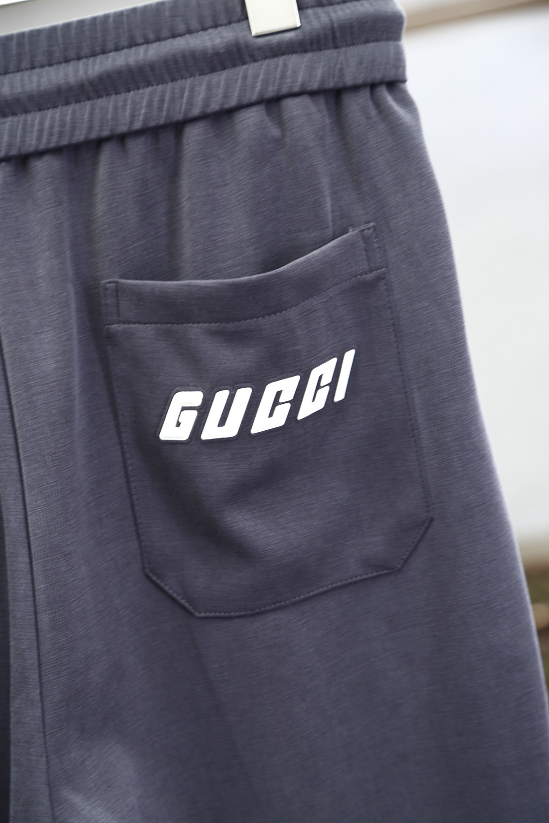 
GUCCI 古驰，2025春夏最新品，专柜同步有售，原单狠货，时尚休闲裤，进口原版面料，舒适透气，独特