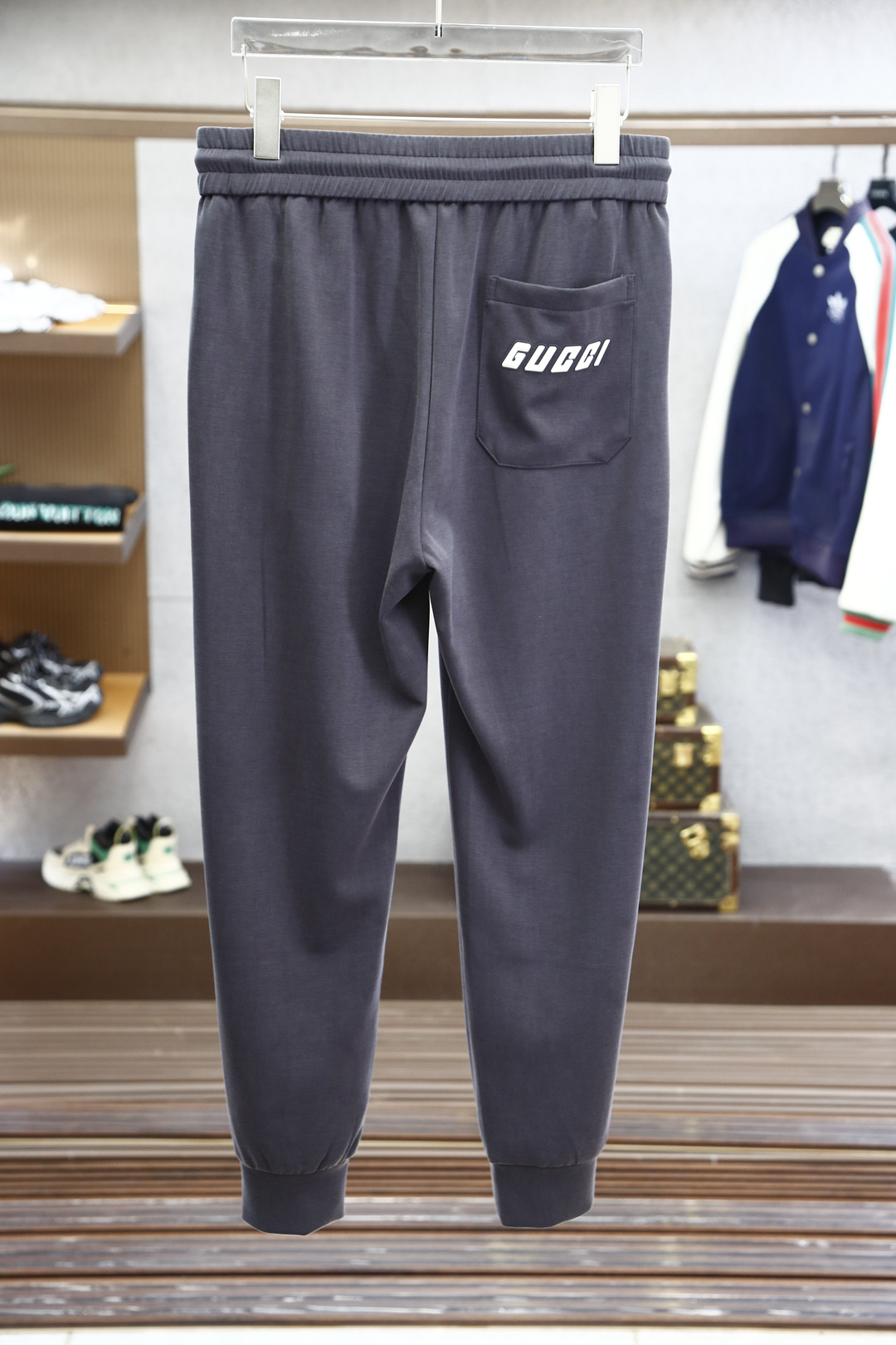 
GUCCI 古驰，2025春夏最新品，专柜同步有售，原单狠货，时尚休闲裤，进口原版面料，舒适透气，独特