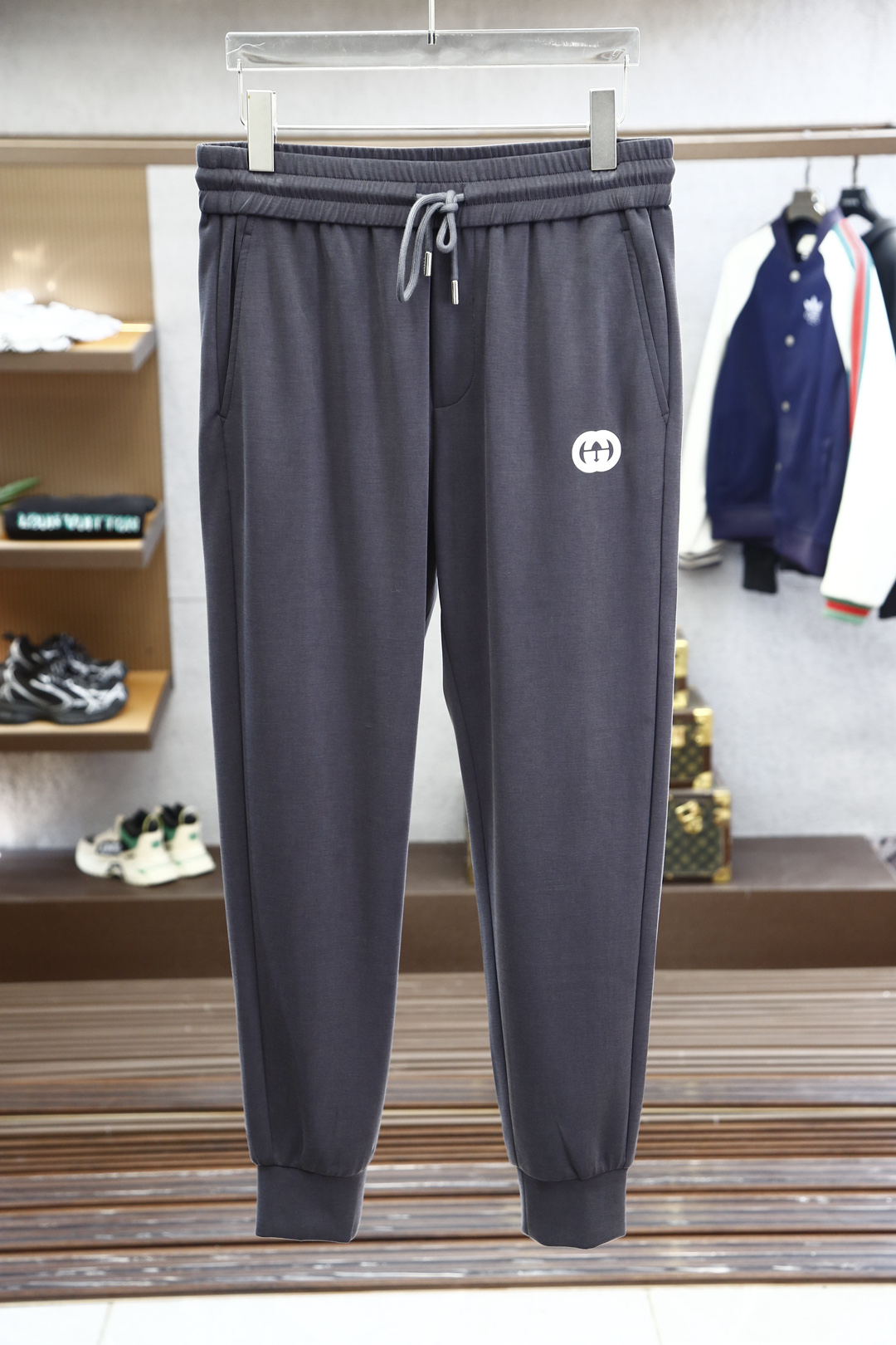 
GUCCI 古驰，2025春夏最新品，专柜同步有售，原单狠货，时尚休闲裤，进口原版面料，舒适透气，独特